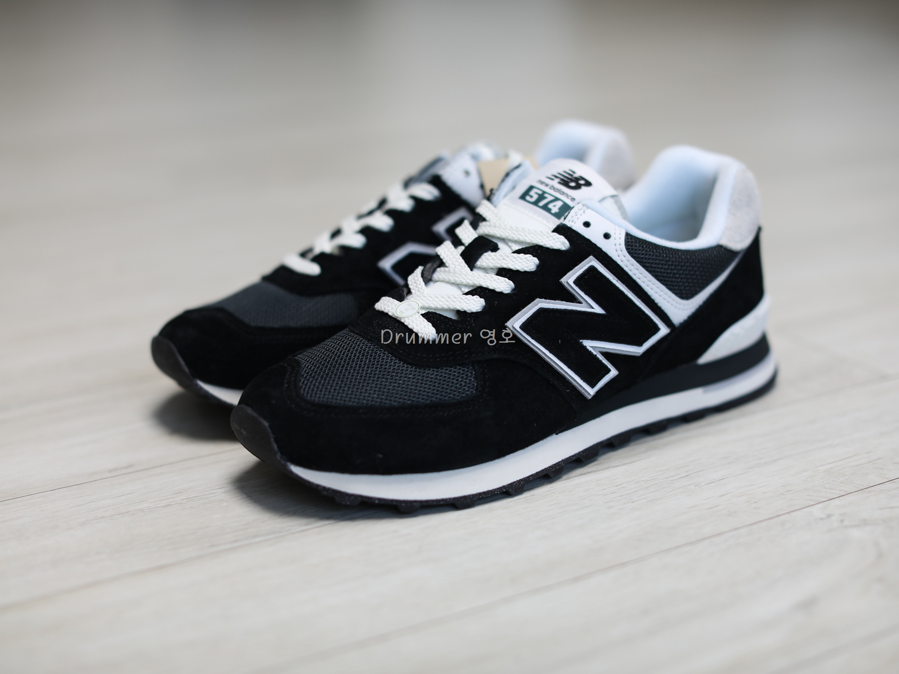 New Balance 574 Kodachrome Pack Black 착용 스타일 - 2