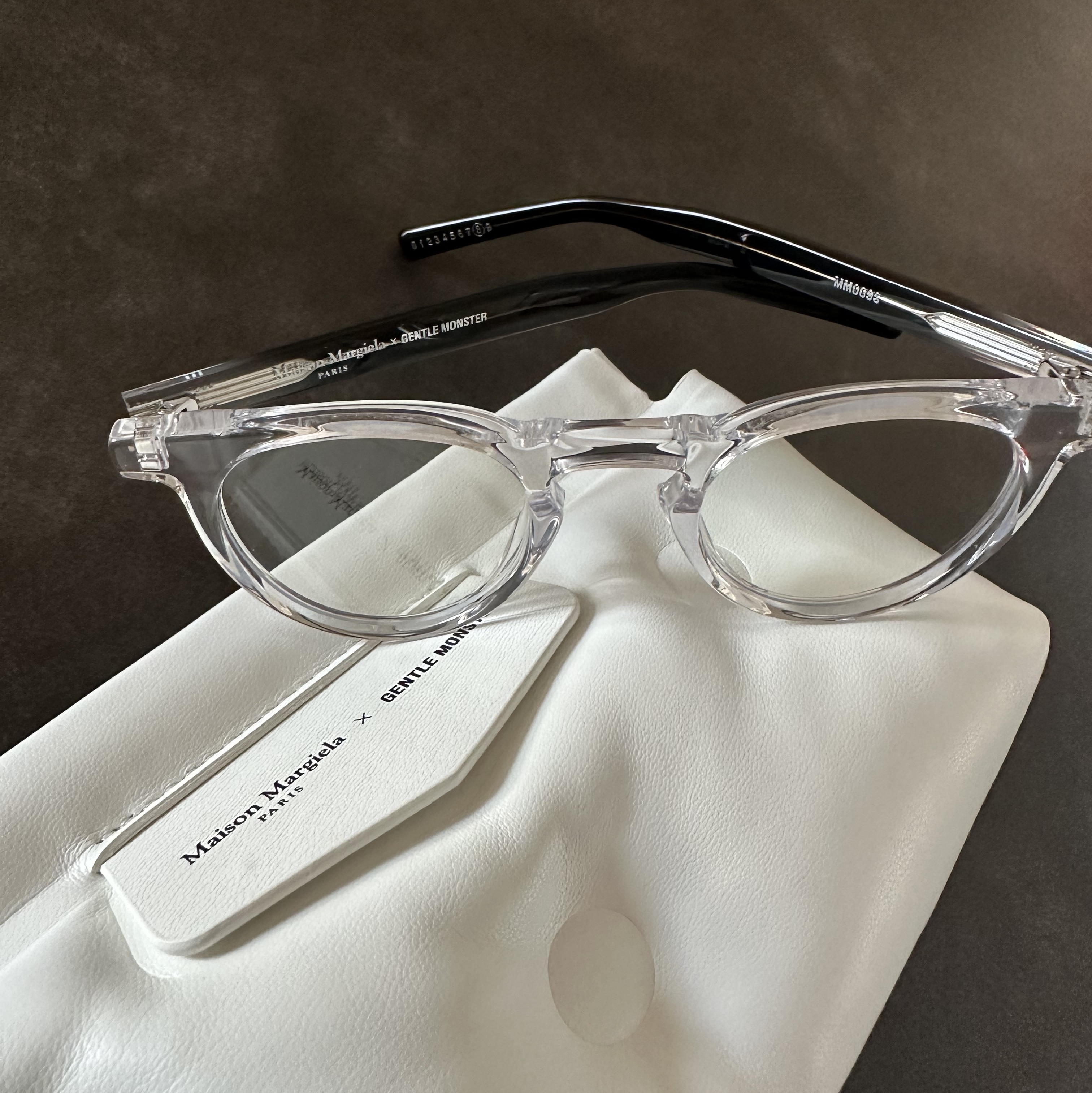 Gentle Monster x Maison Margiela MM009 Clear Black Gradient 착용 스타일 - 1