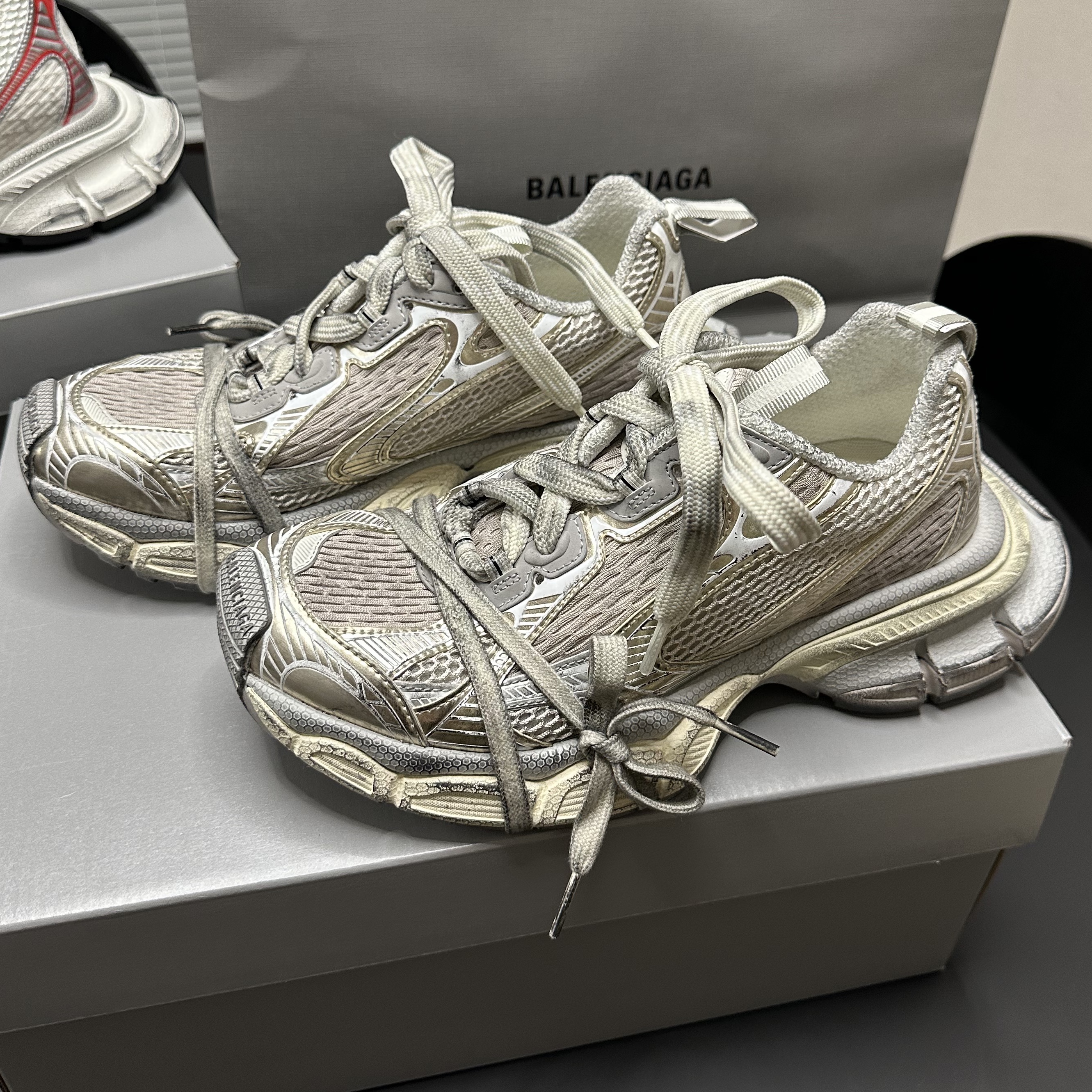 Balenciaga 3XL Sneakers White Red Blue, (W) Balenciaga 3XL Sneakers Light Beige 착용 스타일 - 3