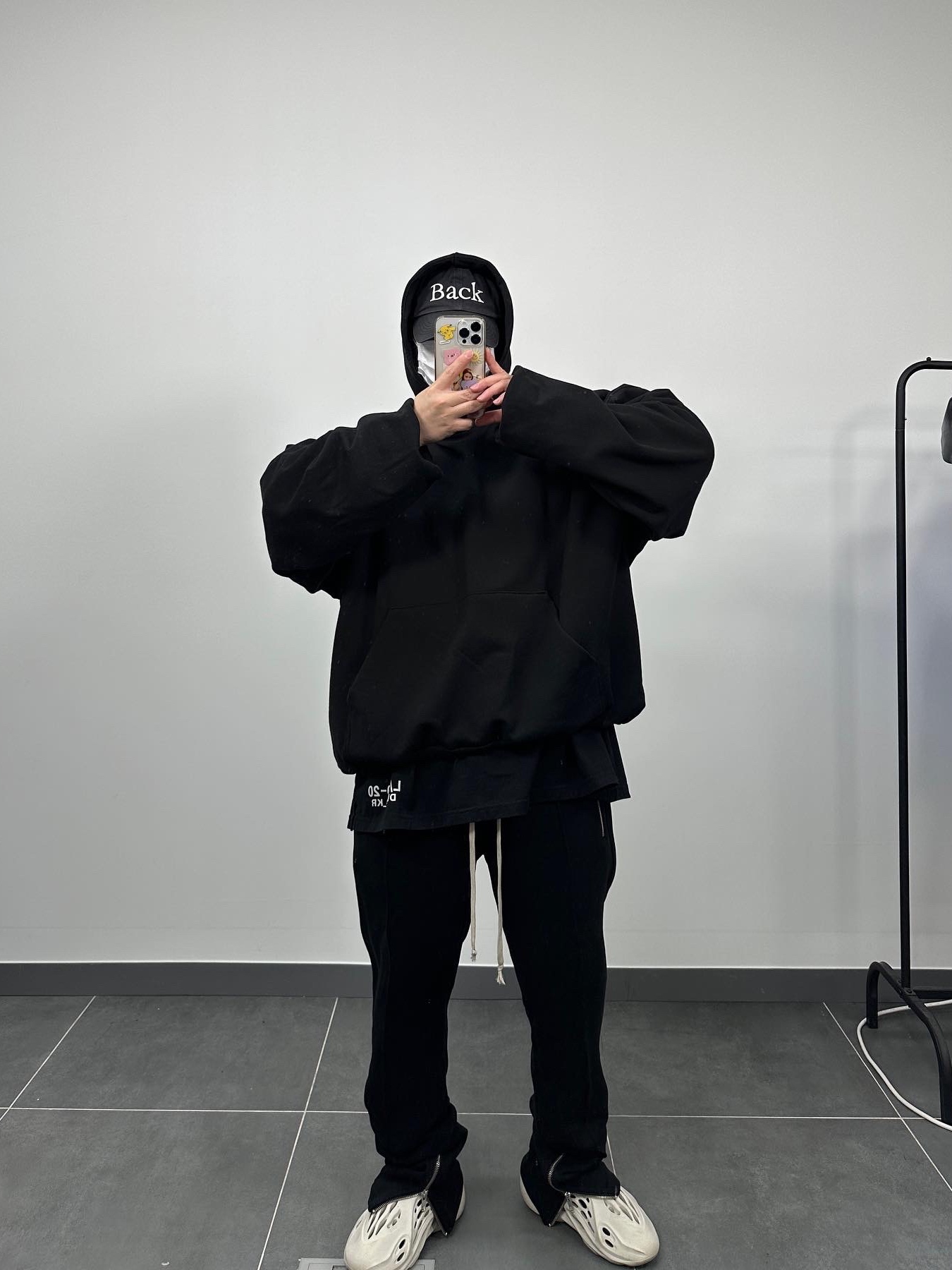 Adidas Yeezy Foam RNNR Ararat 착용 스타일