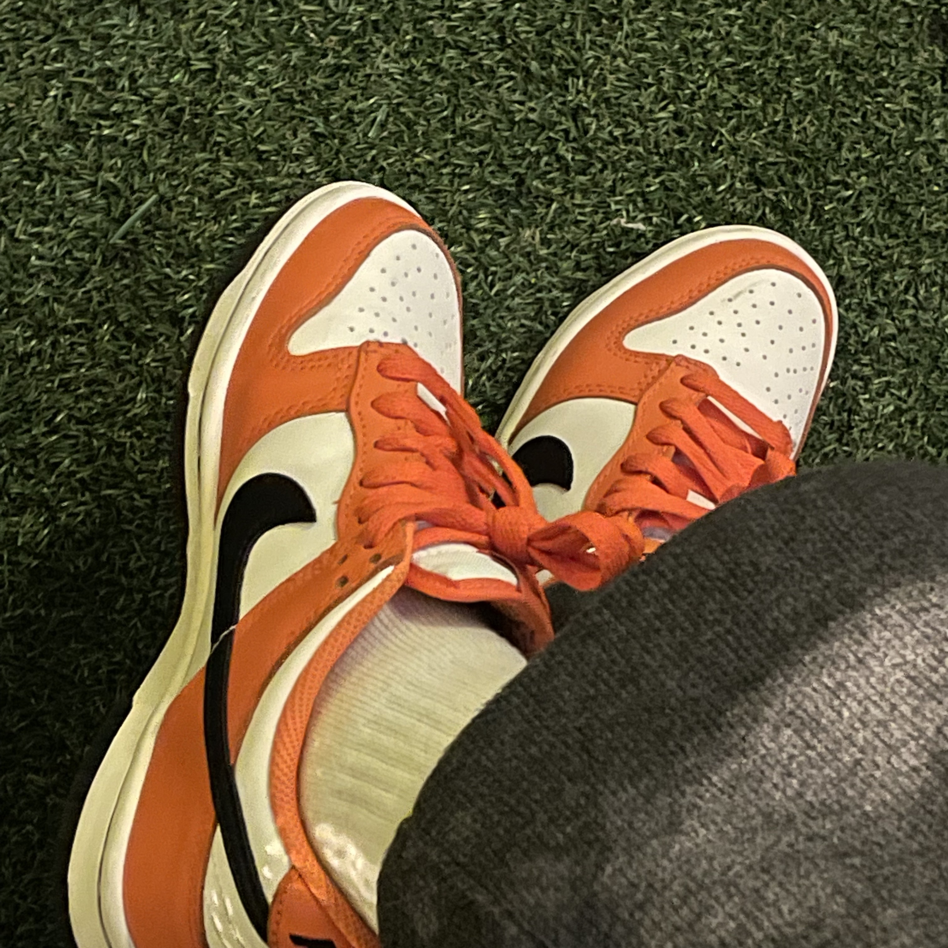 (GS) Nike Dunk Low Safety Orange 착용 스타일 - 2