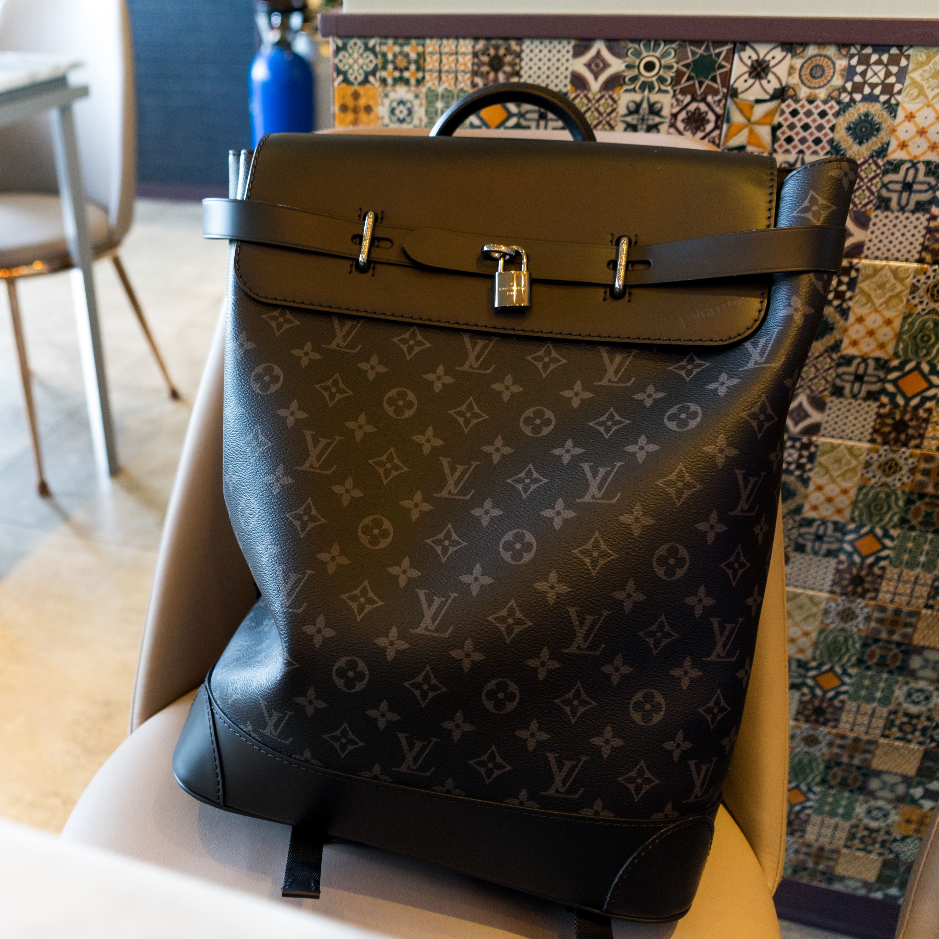 Louis Vuitton Steamer Backpack Monogram Eclipse 착용 스타일