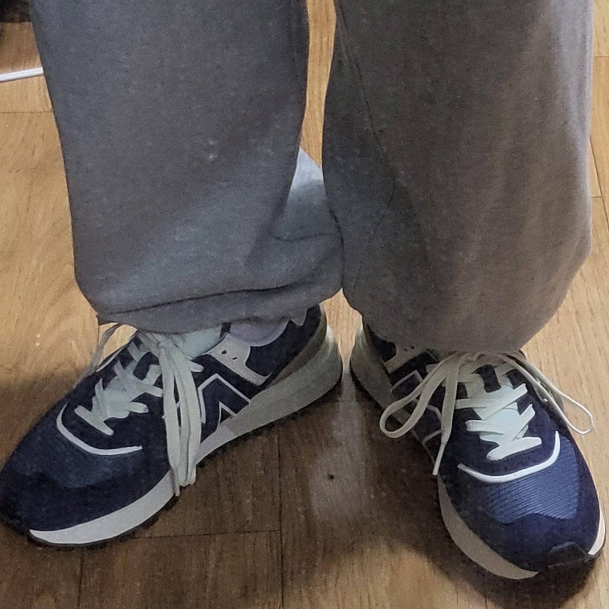 New Balance 574 Legacy Navy 착용 스타일 - 2