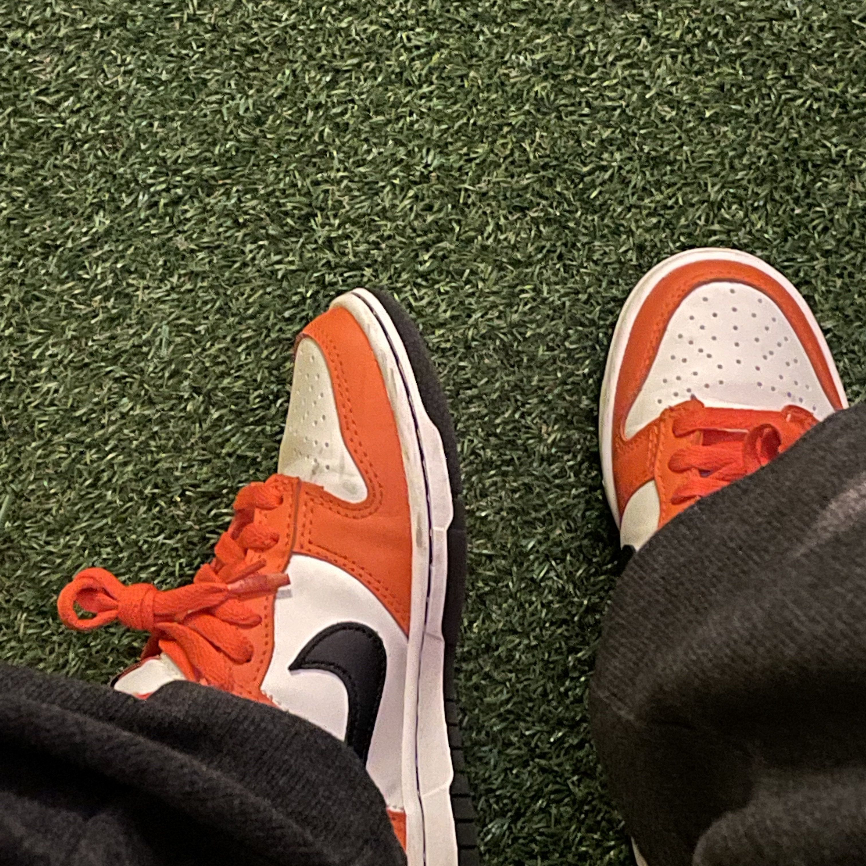 (GS) Nike Dunk Low Safety Orange 착용 스타일 - 1