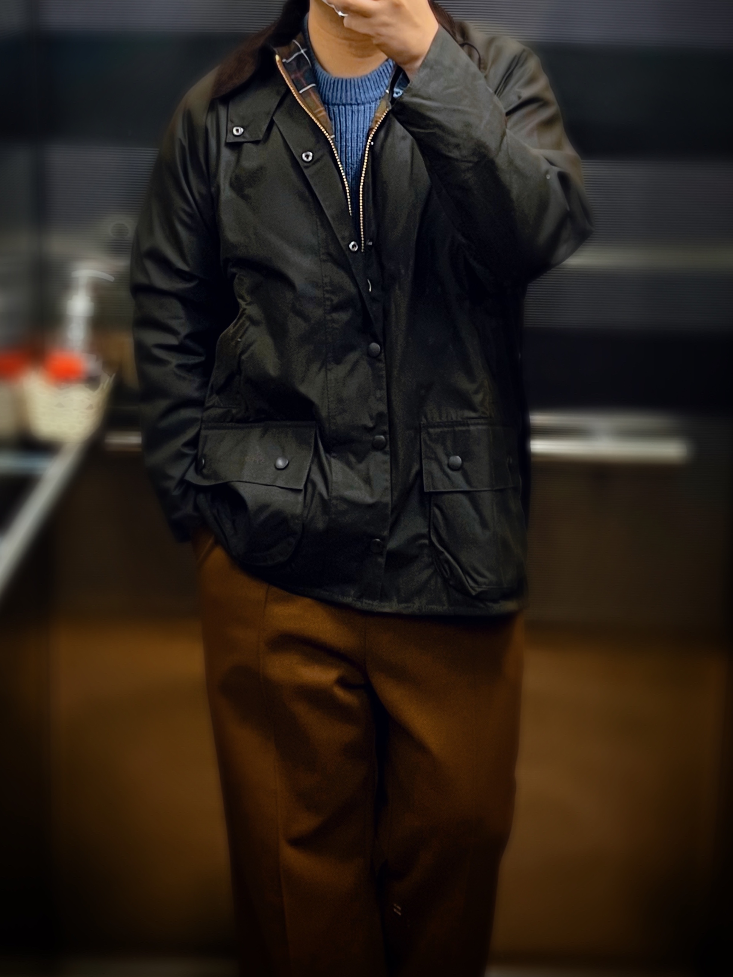 Barbour Classic Beaufort Wax Jacket Olive 착용 스타일 - 2
