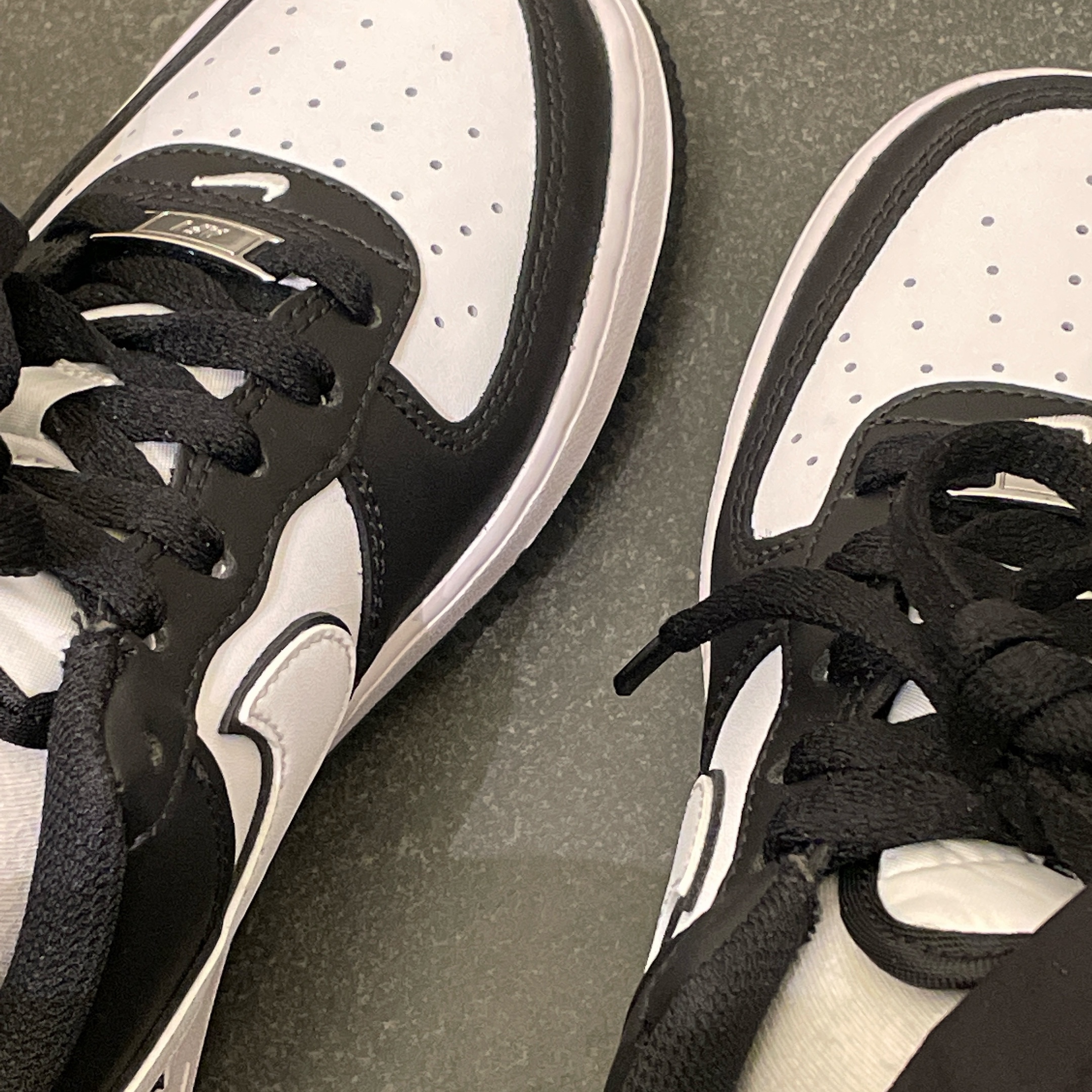 (GS) Nike Air Force 1 LV8 2 Black White 착용 스타일 - 2