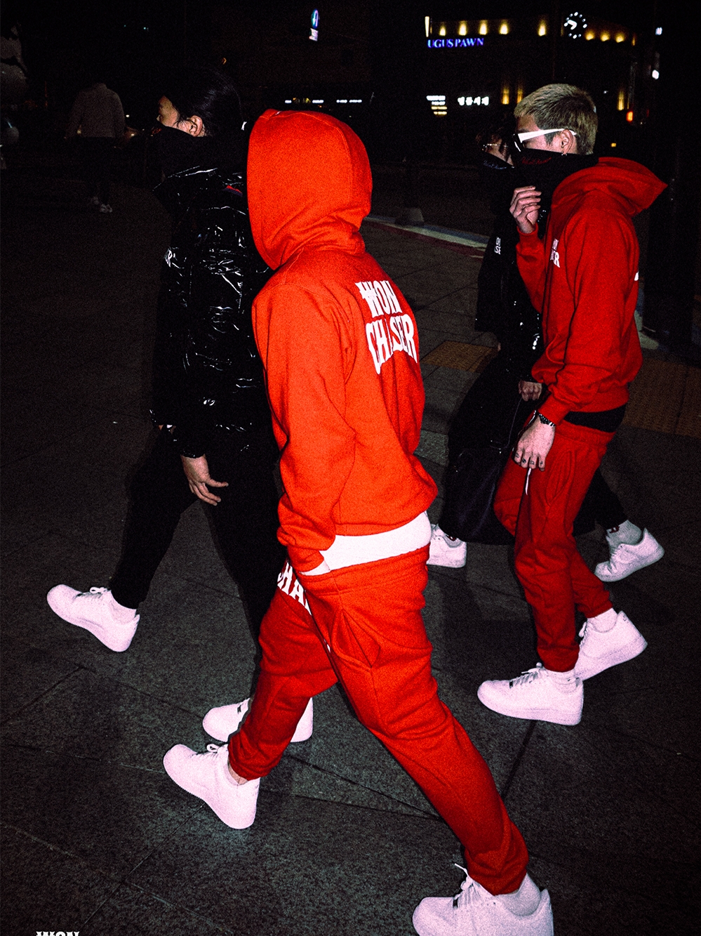 Won Chaser Chaser Hoodie Red, Won Chaser Chaser Sweatpants Red 착용 스타일