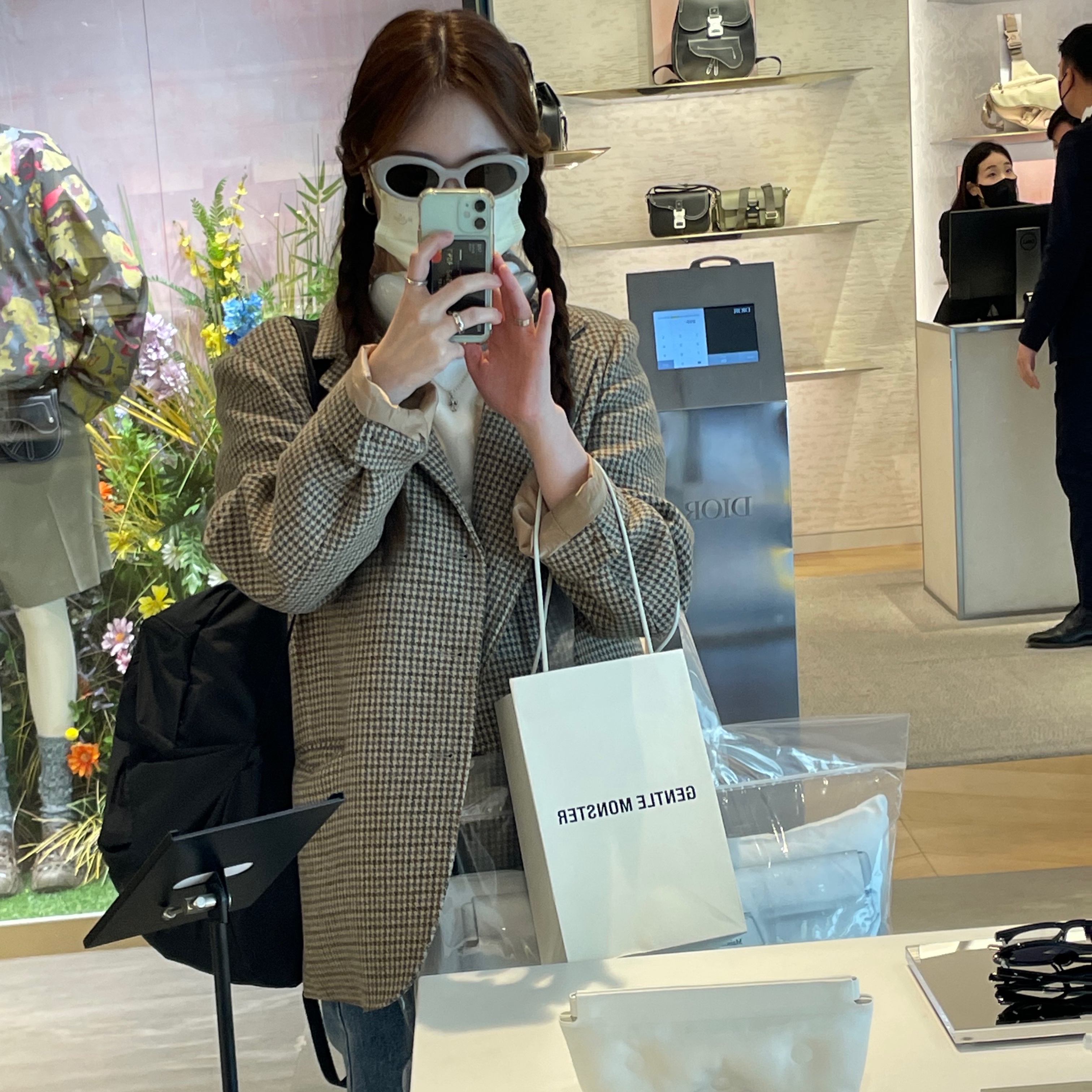 Gentle Monster x Maison Margiela MM005 Grey Black, Arc'teryx Heliad 15 Backpack Black 착용 스타일 - 1