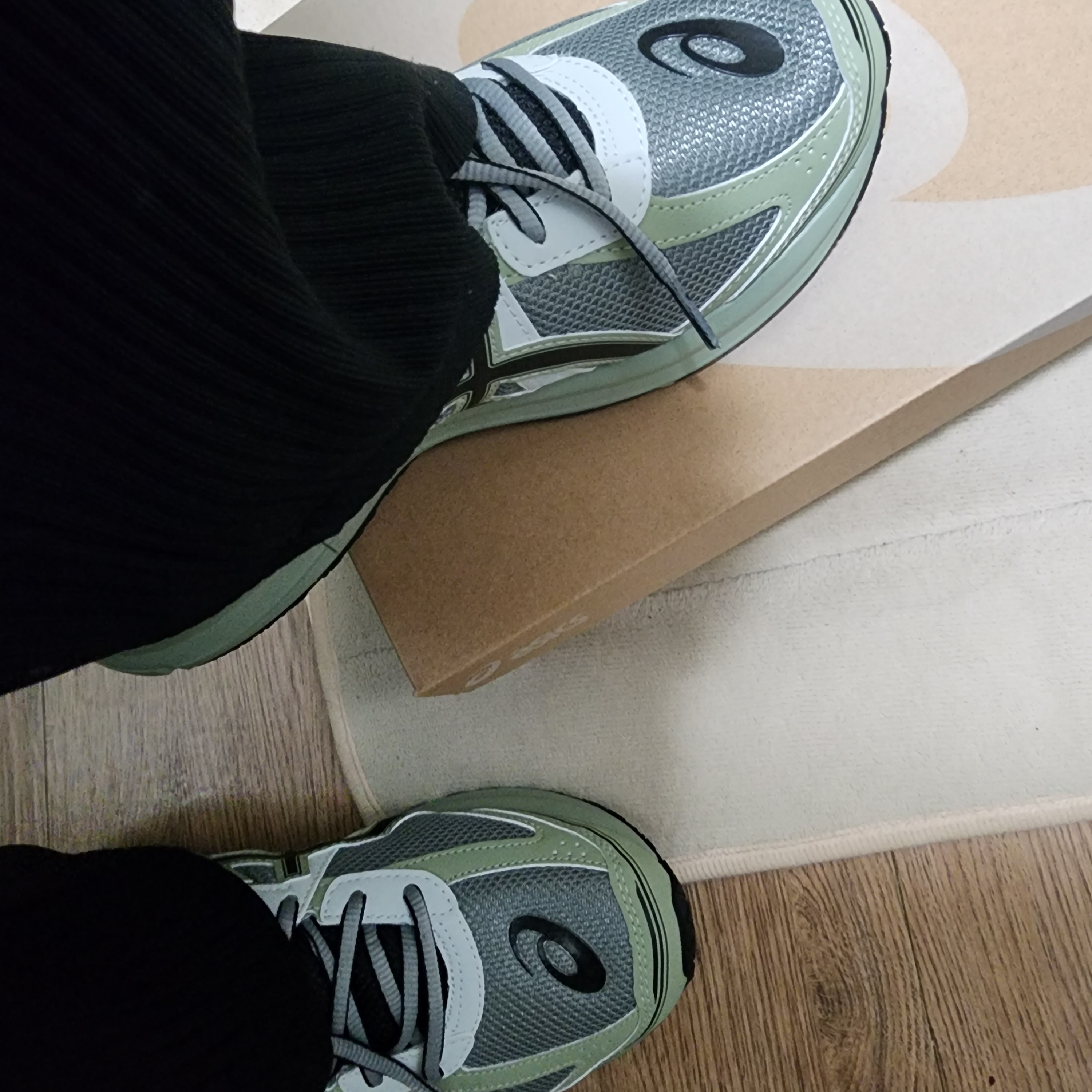 Asics Jog 100 S Sheet Rock - 2E Wide 착용 스타일 - 2