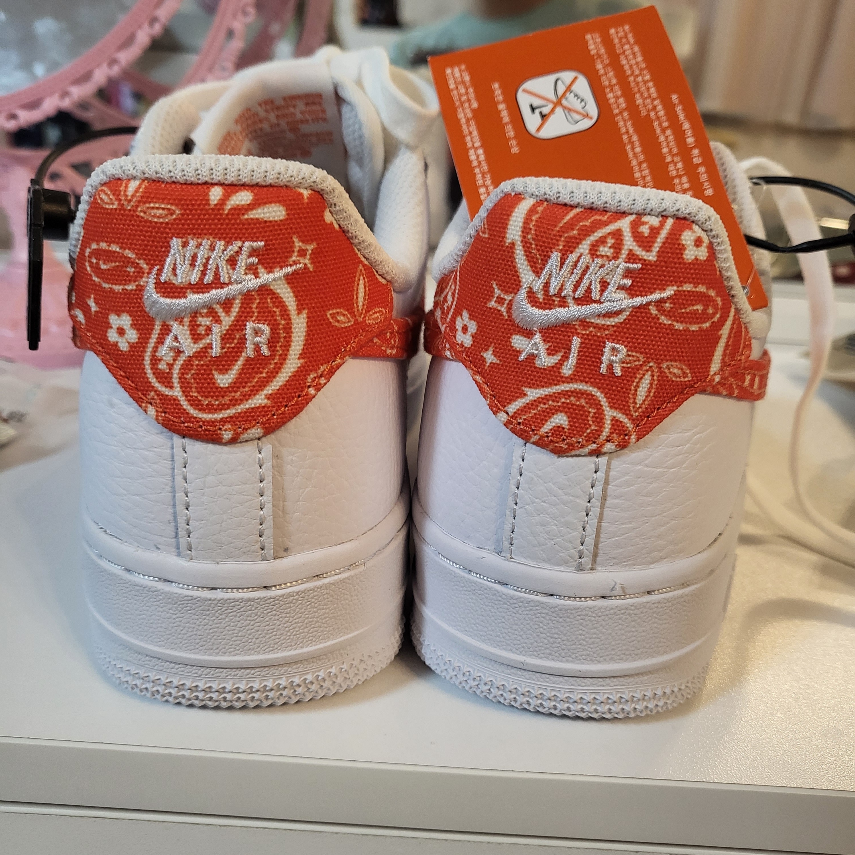 (W) Nike Air Force 1 '07 Low Orange Paisley 착용 스타일 - 2