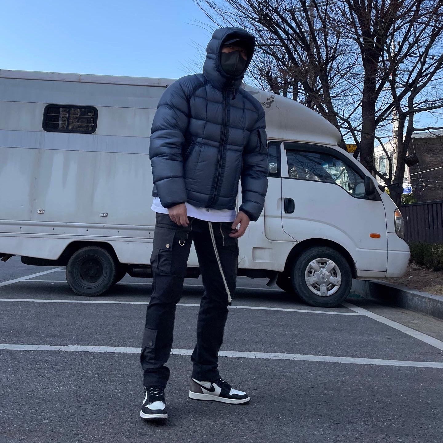 Supreme x Nike Jewel Crewneck Black - 20FW, Jordan 1 Retro High OG Black Mocha 착용 스타일 - 4