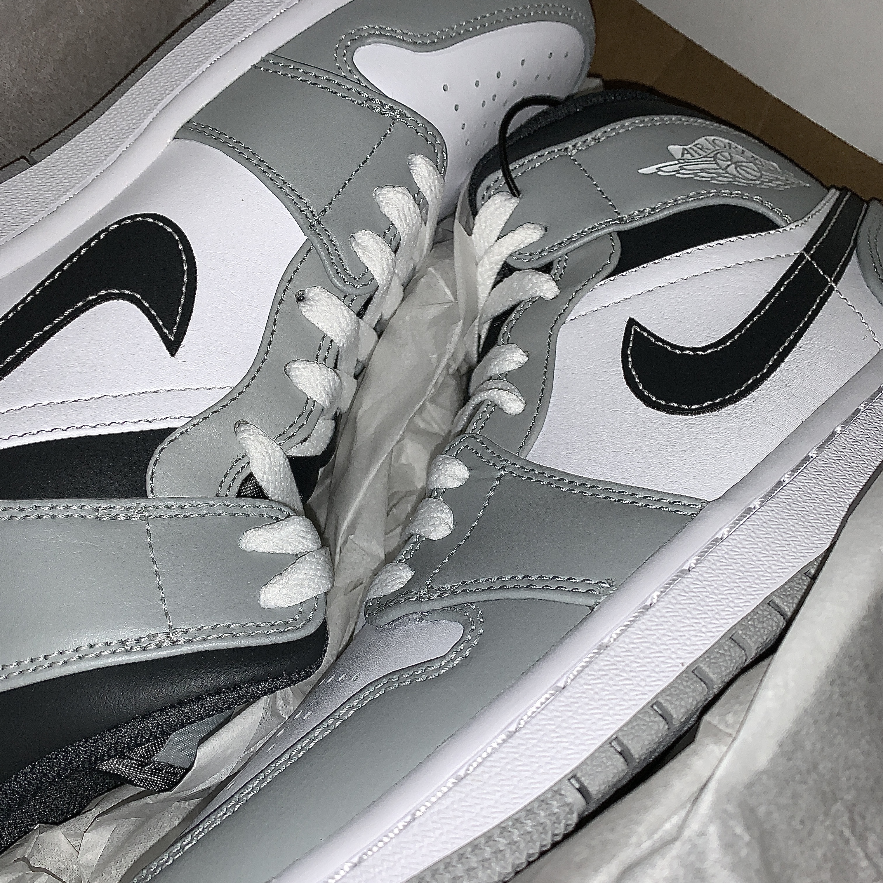 Jordan 1 Mid Light Smoke Grey Anthracite 착용 스타일 - 2