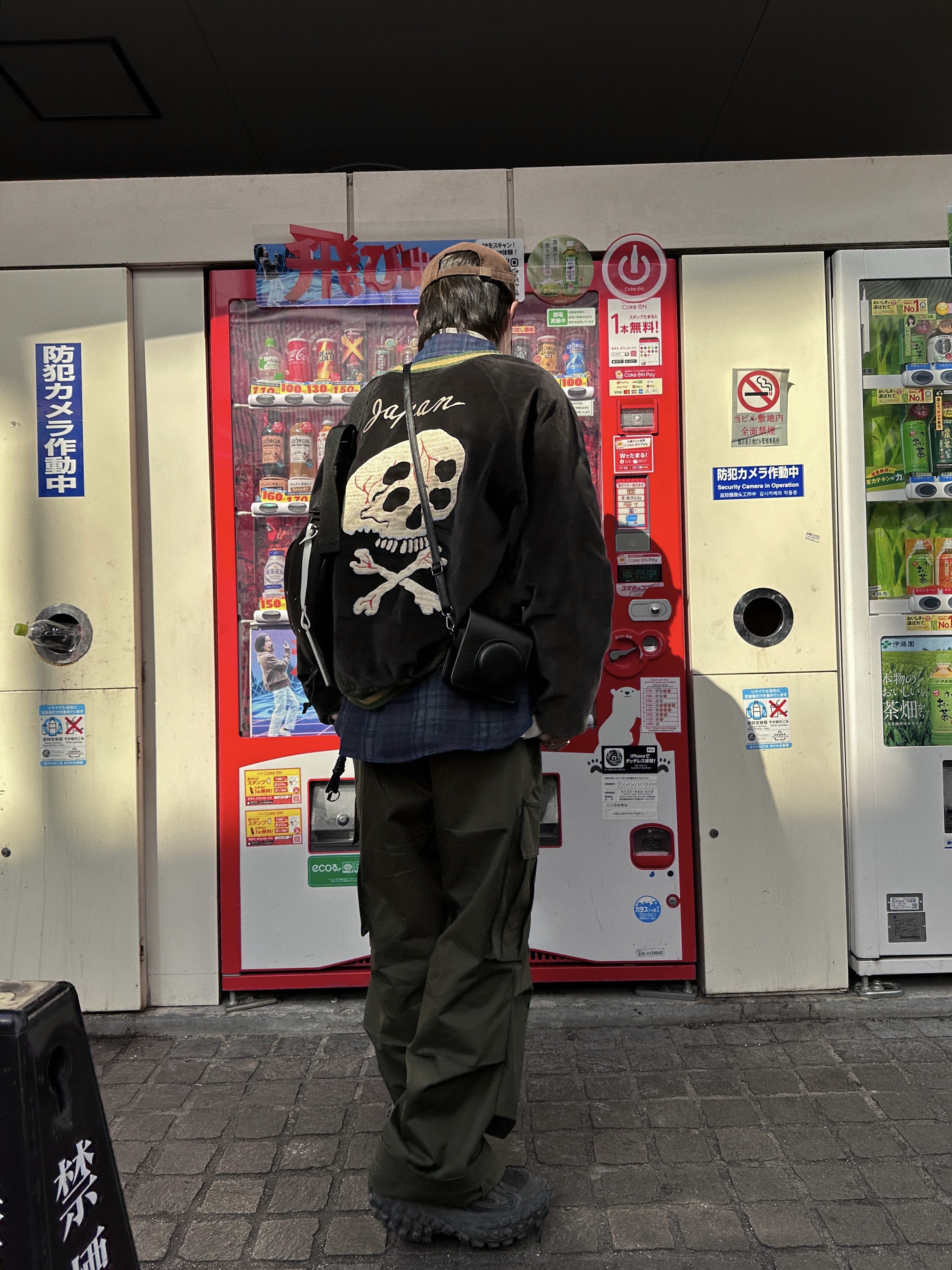 Kapital Velveteen Sulfide Souvenir Rain Skull Jacket Black, Balenciaga Defender Sneakers Black 착용 스타일 - 2