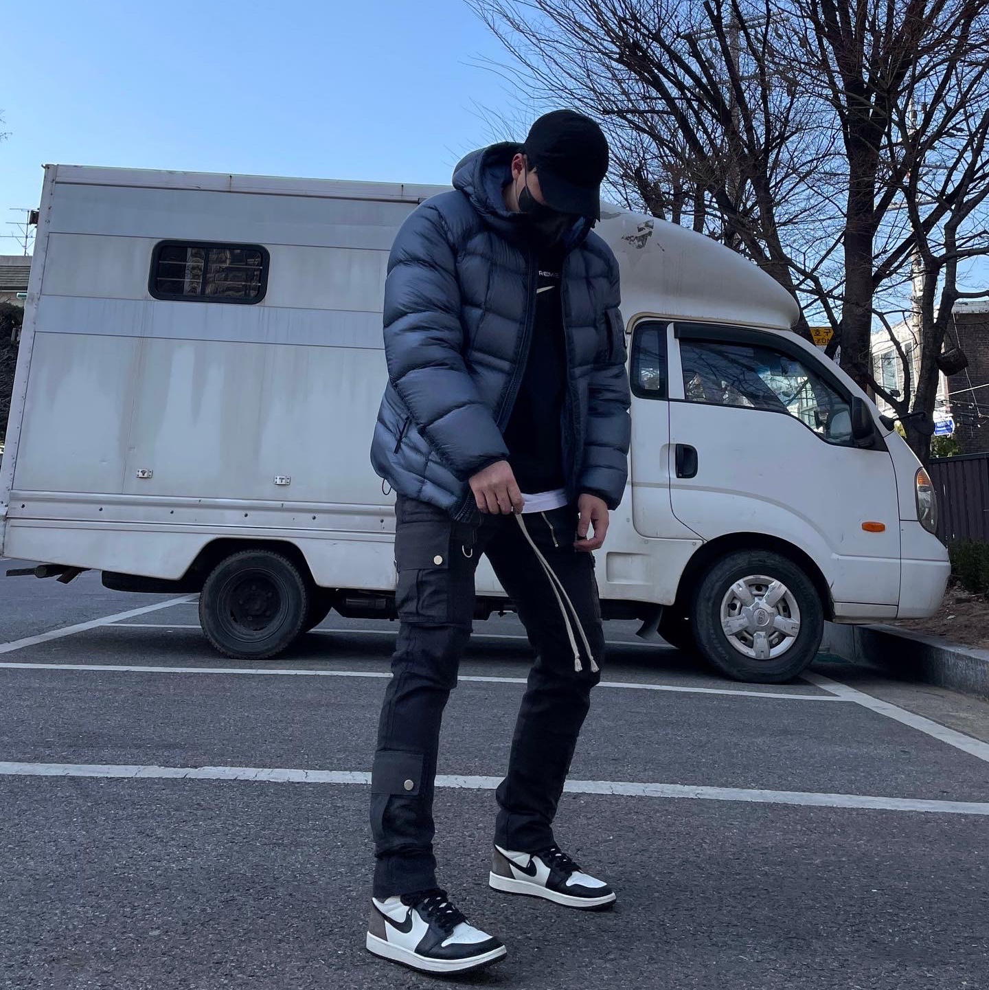 Supreme x Nike Jewel Crewneck Black - 20FW, Jordan 1 Retro High OG Black Mocha 착용 스타일 - 1