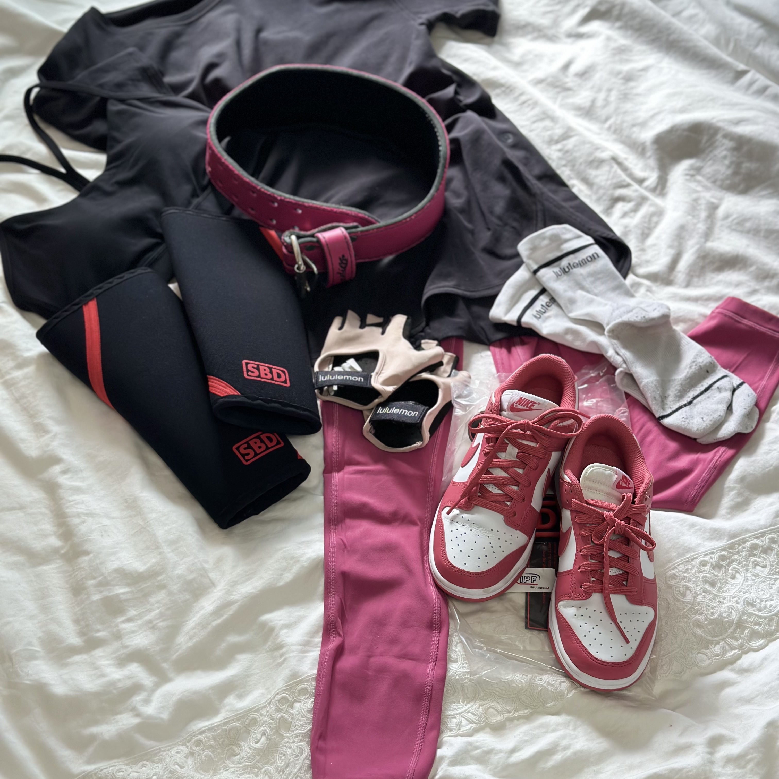 (W) The North Face Nuptse Short Jacket TNF Black, (W) Nike Dunk Low Archeo Pink 착용 스타일 - 2