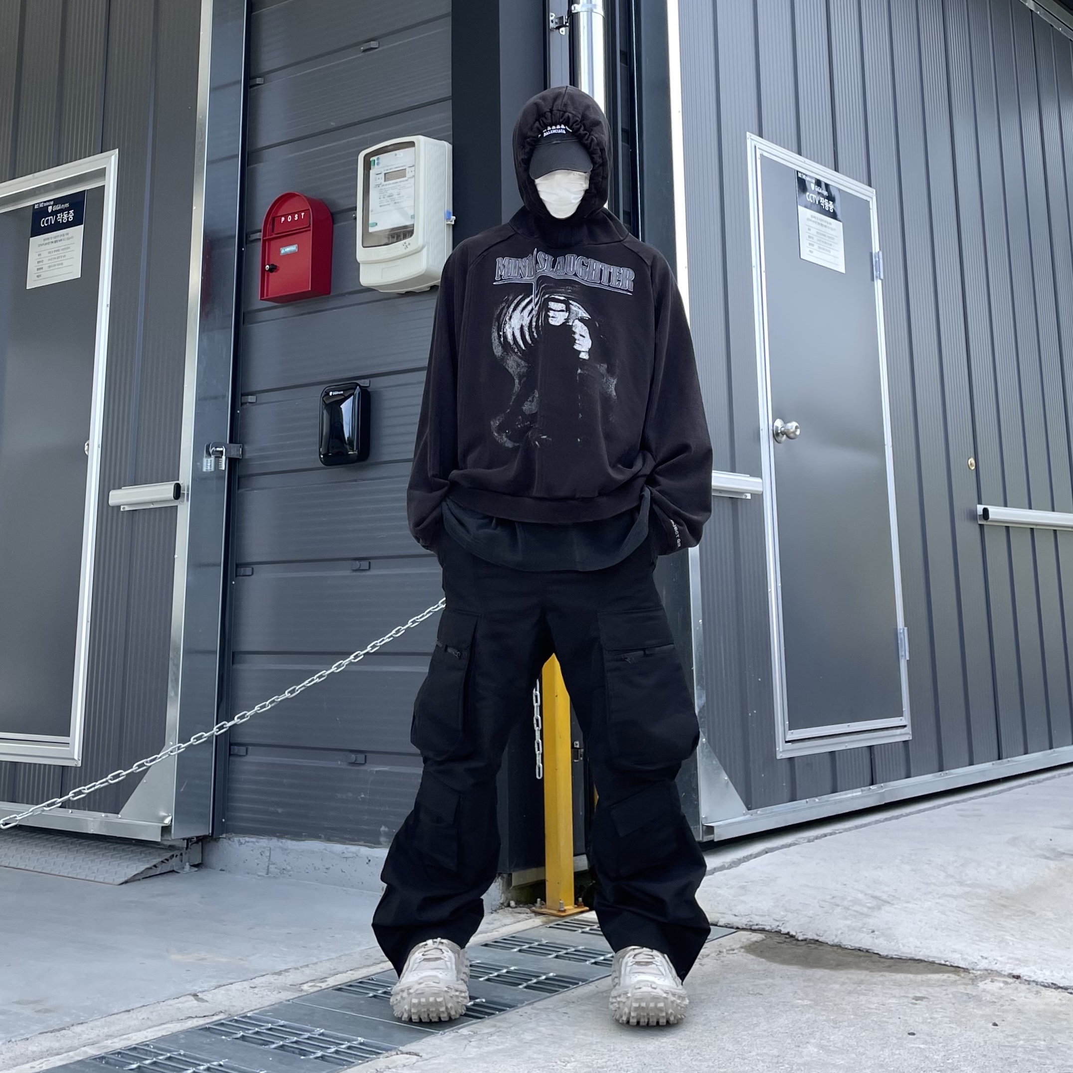 Project G/R Mind Slaughter Vintage Washeed Hoodie Black, Balenciaga Cities Paris Cap Black 착용 스타일
