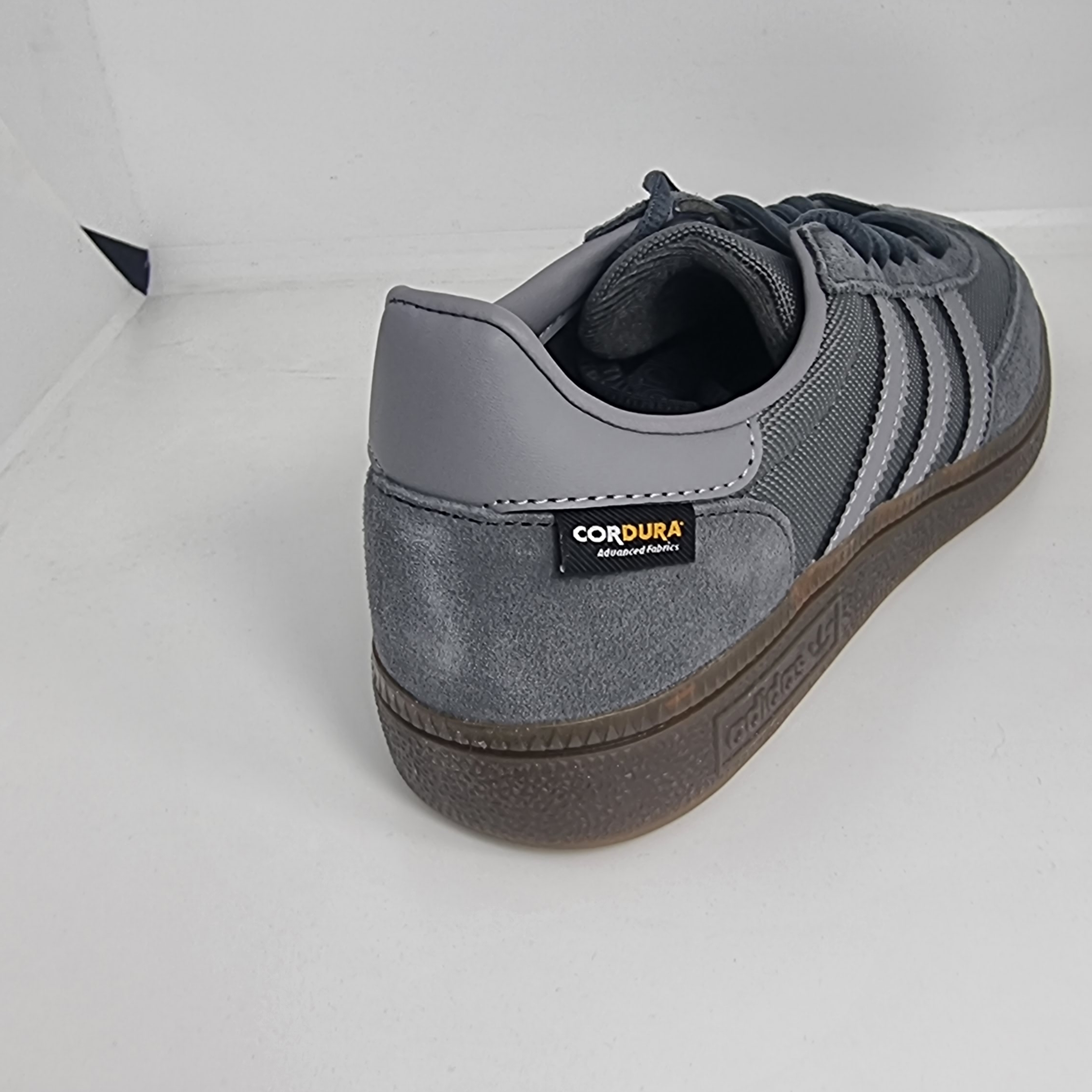 Adidas Spezial Handball Grey Gum 착용 스타일 - 4