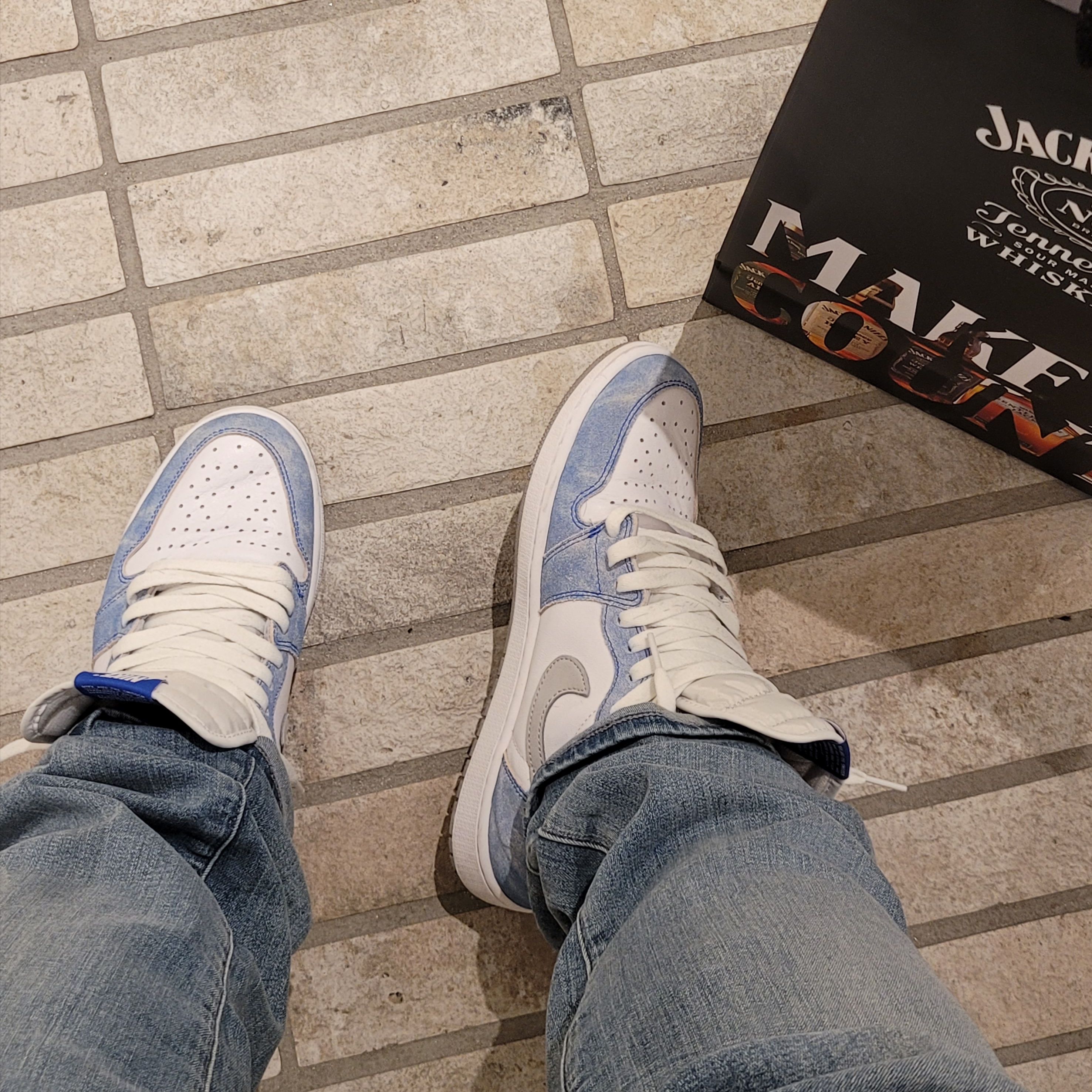 Jordan 1 Retro High OG Hyper Royal 착용 스타일