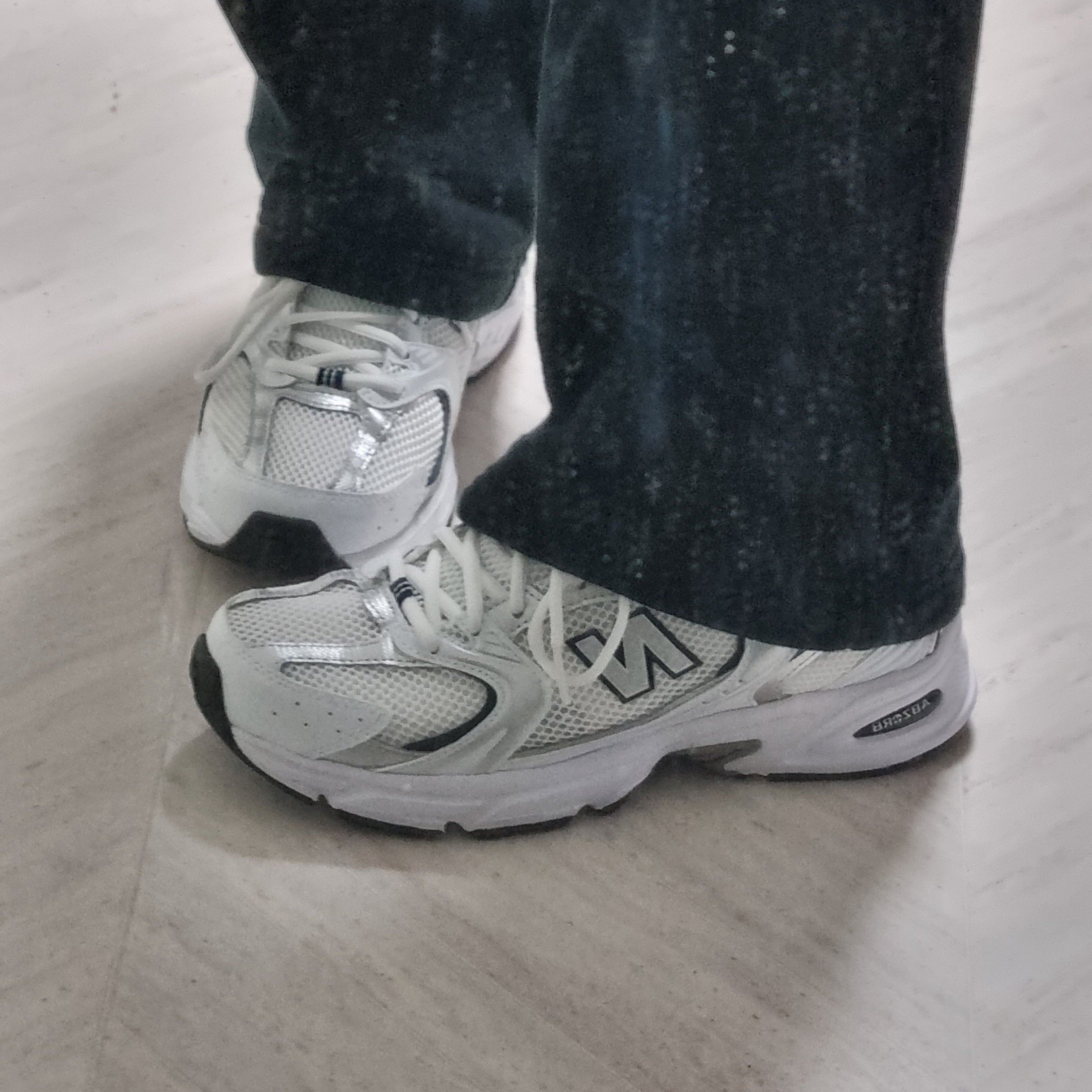 New Balance 530 White 착용 스타일