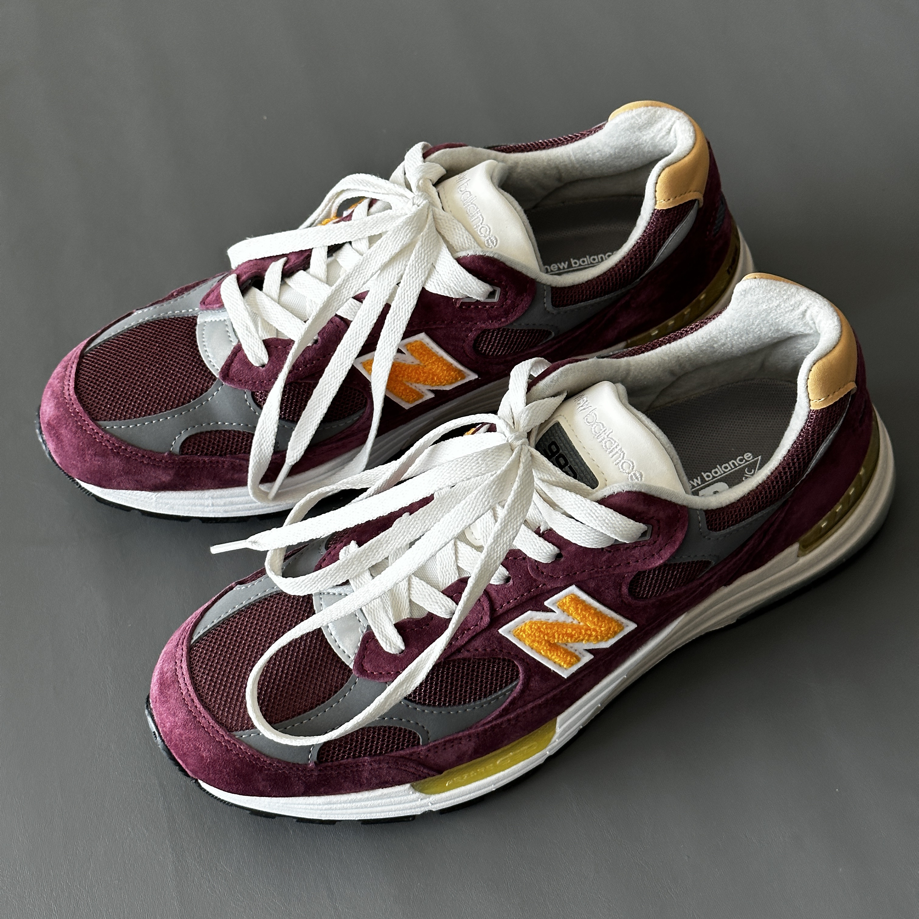 New Balance 992 Made in USA Burgundy Gold 착용 스타일