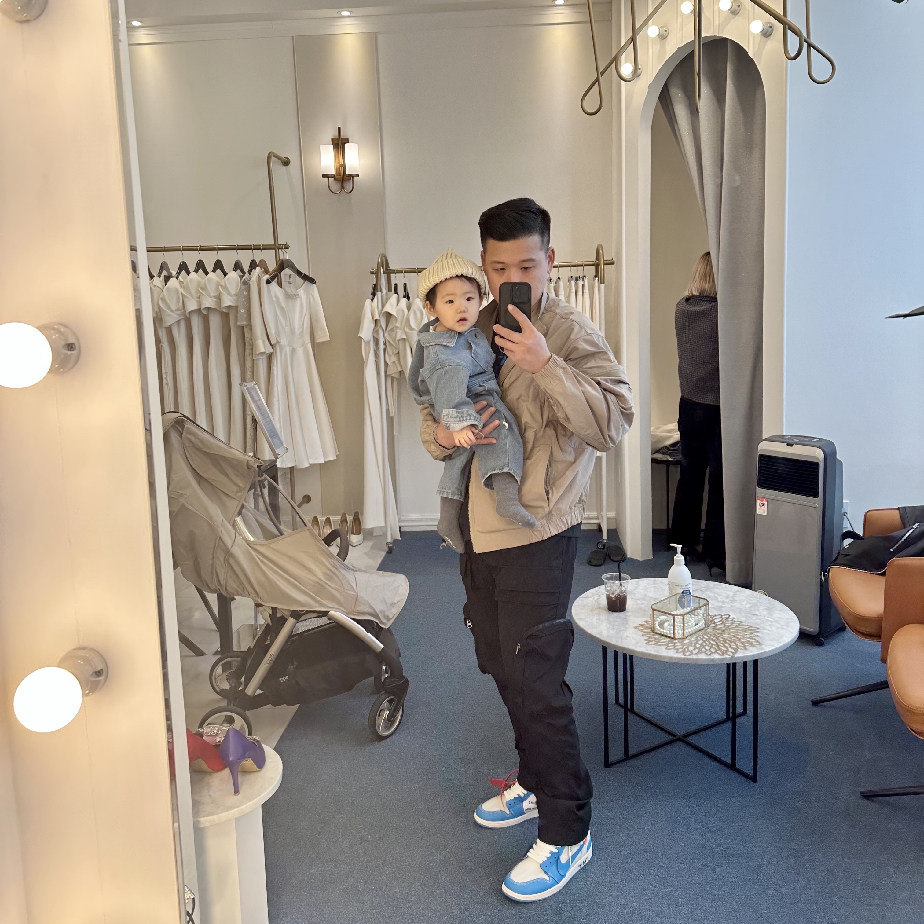 Jordan 1 x Off-White Retro High University Blue, Nike x Off-White NRG Track Jacket Khaki - Asia 착용 스타일 - 2