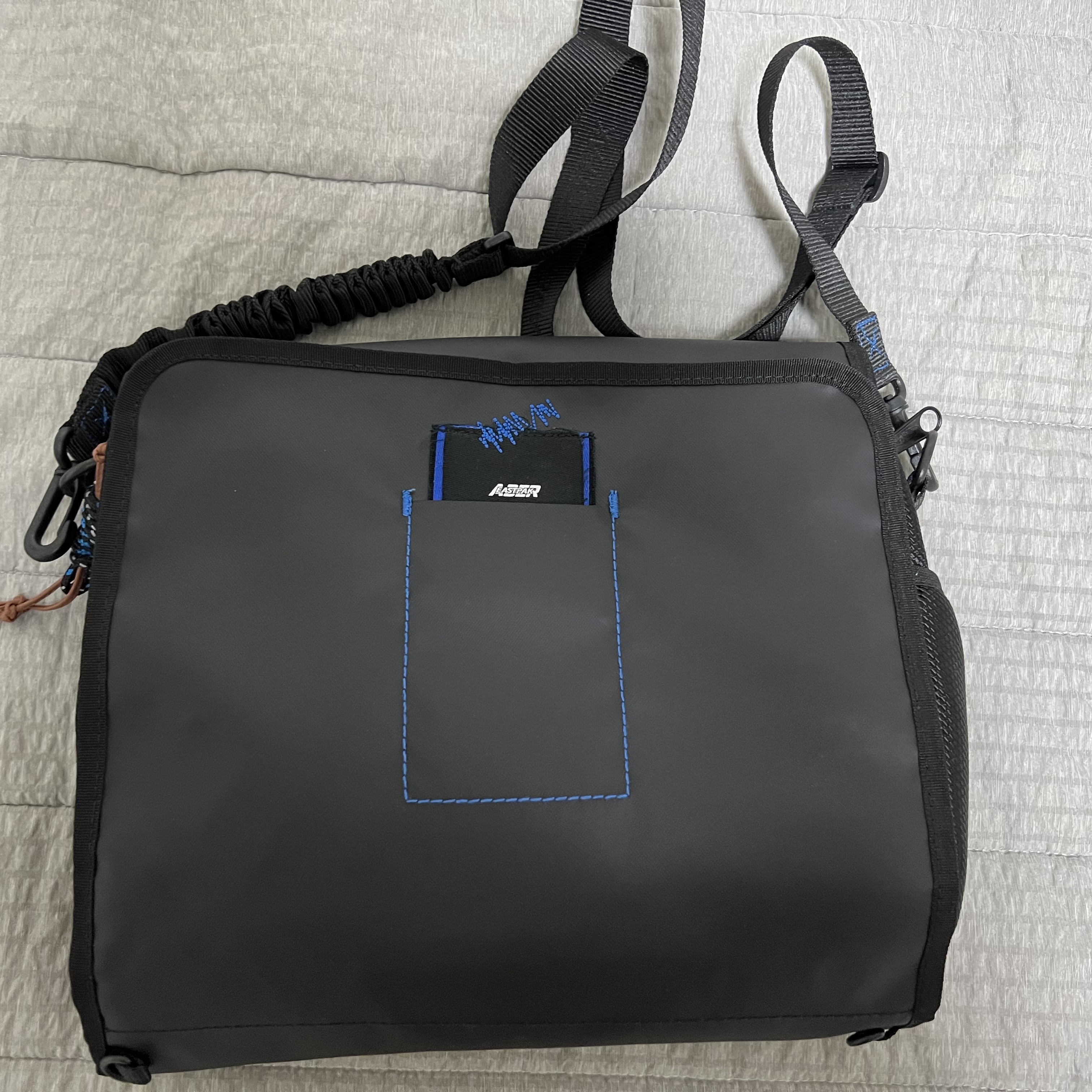 Ader Error x Eastpak Shoulder Bag Black 착용 스타일