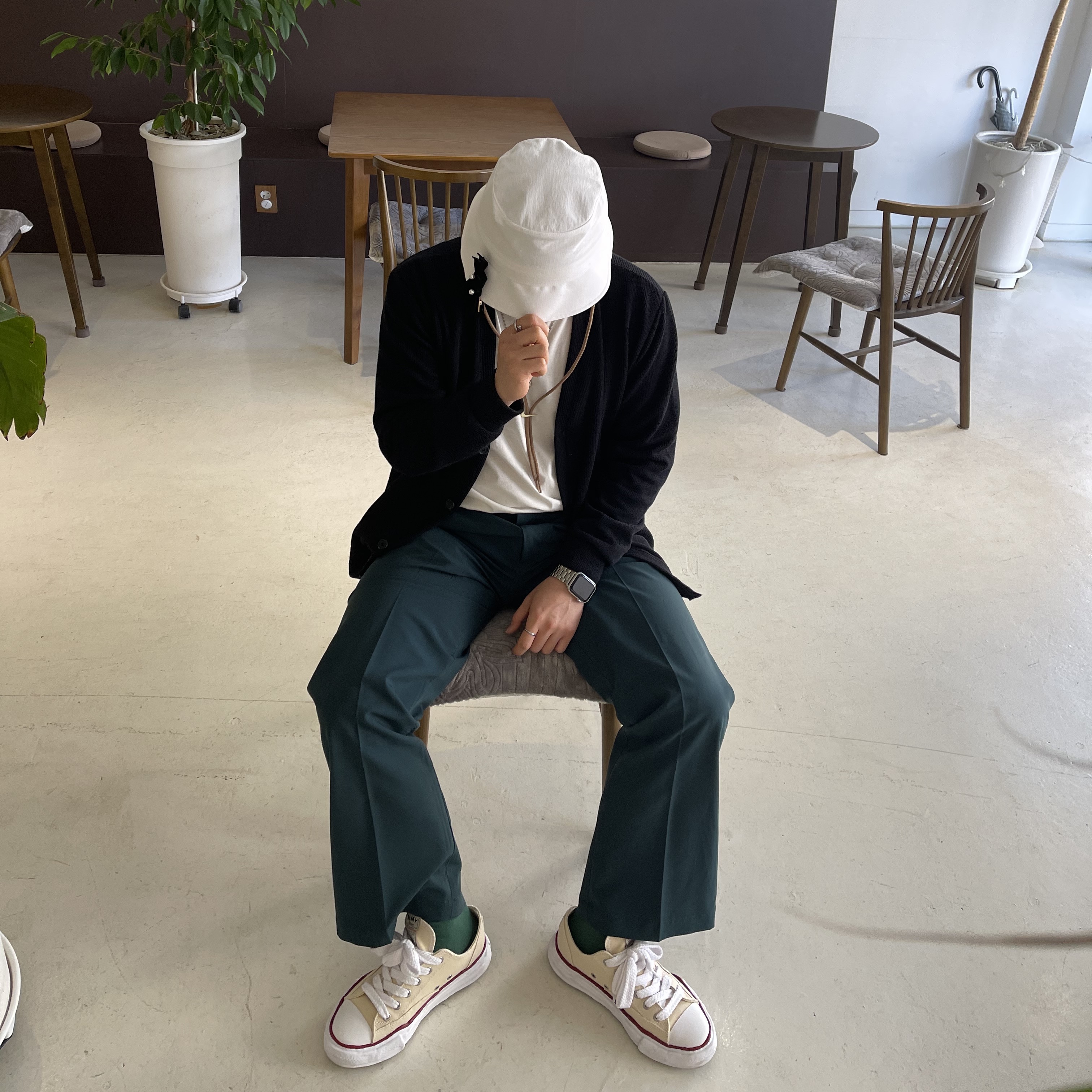 Maison Mihara Yasuhiro Peterson OG Sole Canvas Low-top Sneakers Natural, Nike x Jacquemus Bucket Hat White 착용 스타일