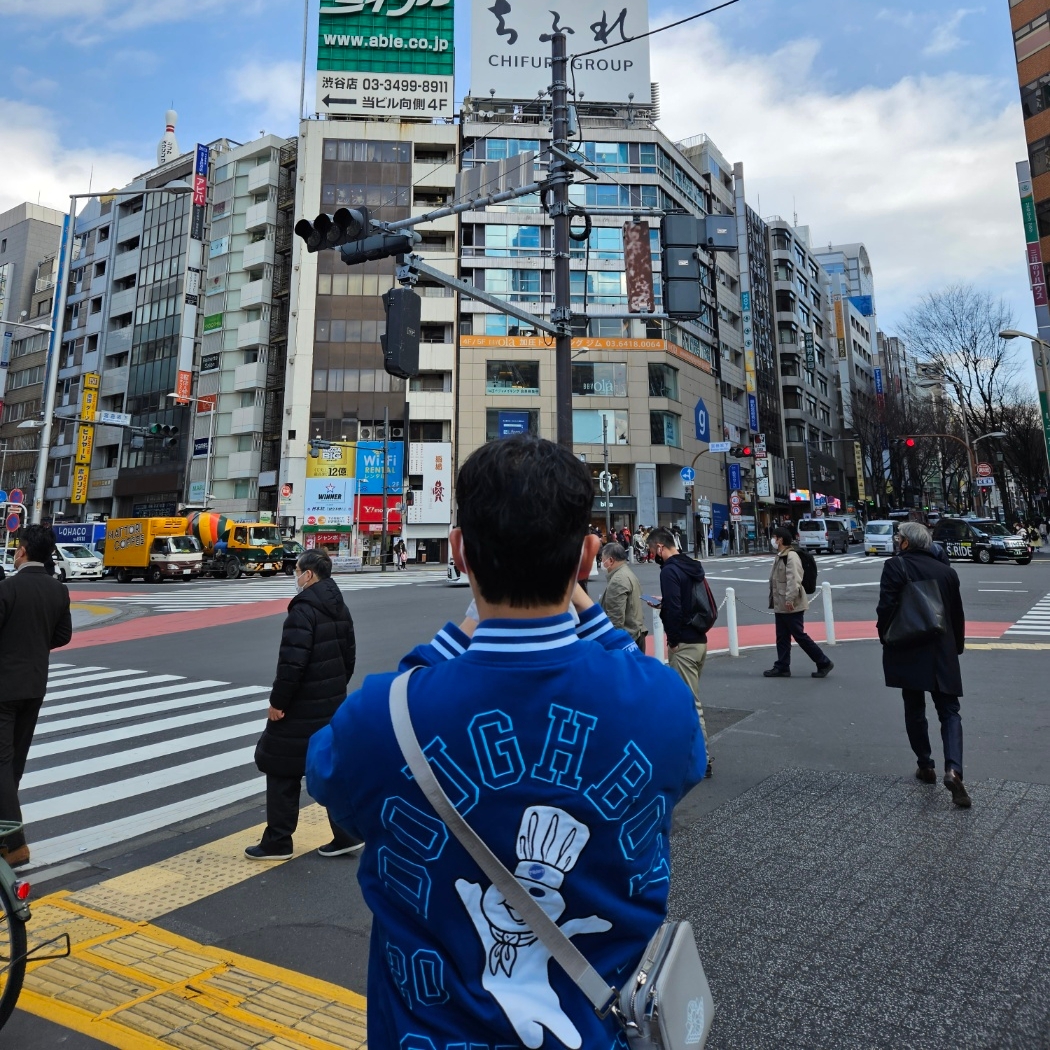 Supreme Mitchell & Ness Doughboy Twill Varsity Jacket Blue - 22FW, Jordan 1 x Travis Scott x Fragment Retro Low OG SP Military Blue 착용 스타일 - 2