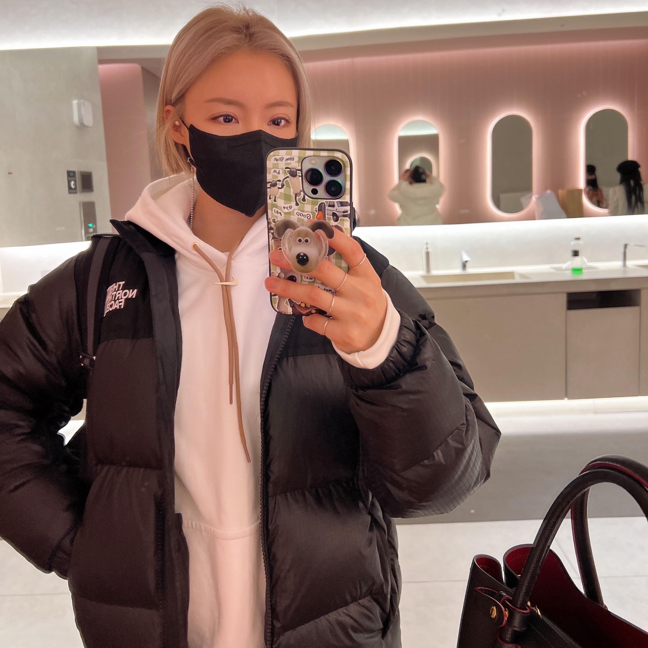 Nike x Jacquemus NRG Fleece Hoodie Sail - Asia, (W) The North Face White Label Novelty Nuptse Down Jacket Black 착용 스타일