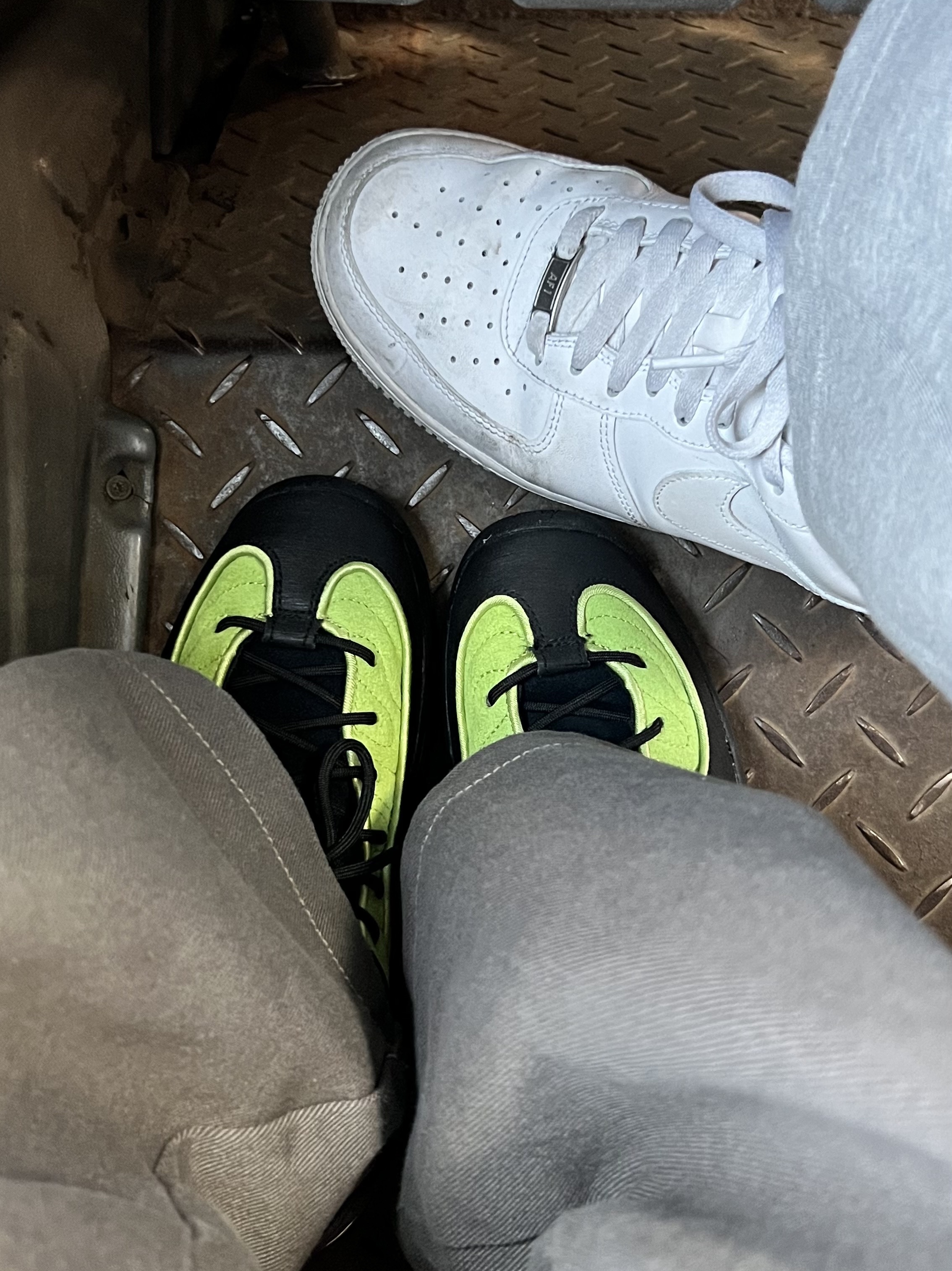 Nike x Stussy Air Penny II Vivid Green and Black, Nike Air Force 1 '07 Low White 착용 스타일 - 2