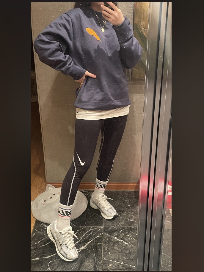 Palace Fleece Tri-Ferg Crew Navy - 23SS, (W) Nike Zoom Vomero 5 Photon Dust and Metallic Silver 착용 스타일 - 2