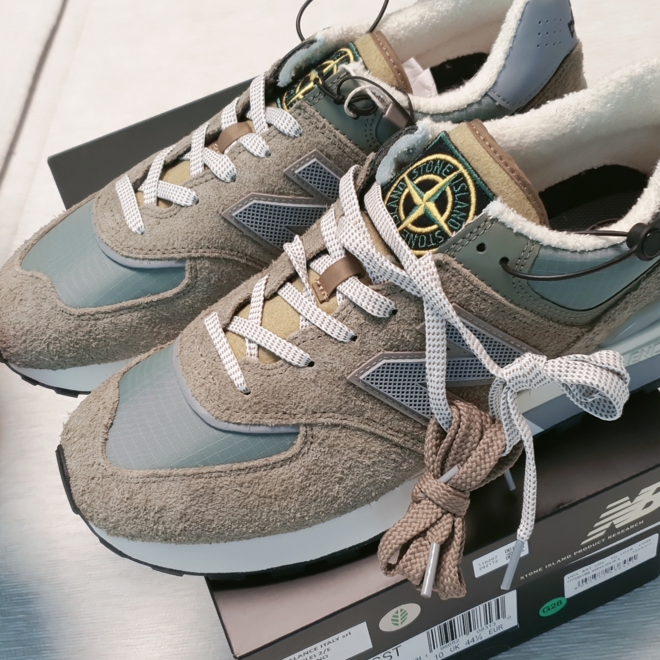 New Balance x Stone Island 574 Legacy Green 착용 스타일 - 2