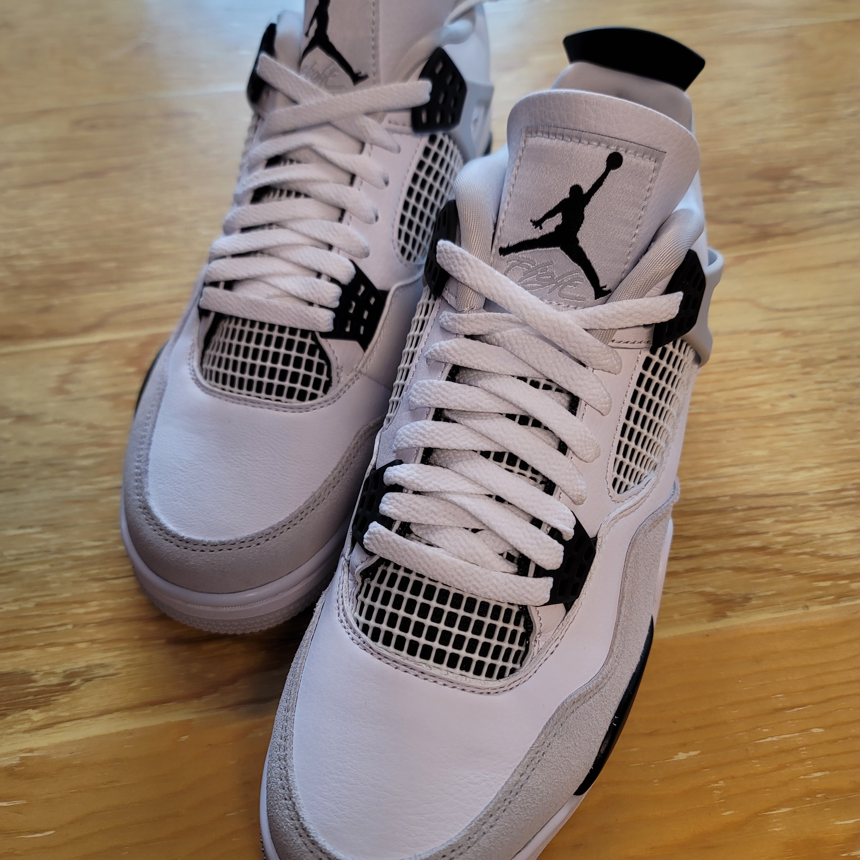 Jordan 4 Retro White and Black 착용 스타일