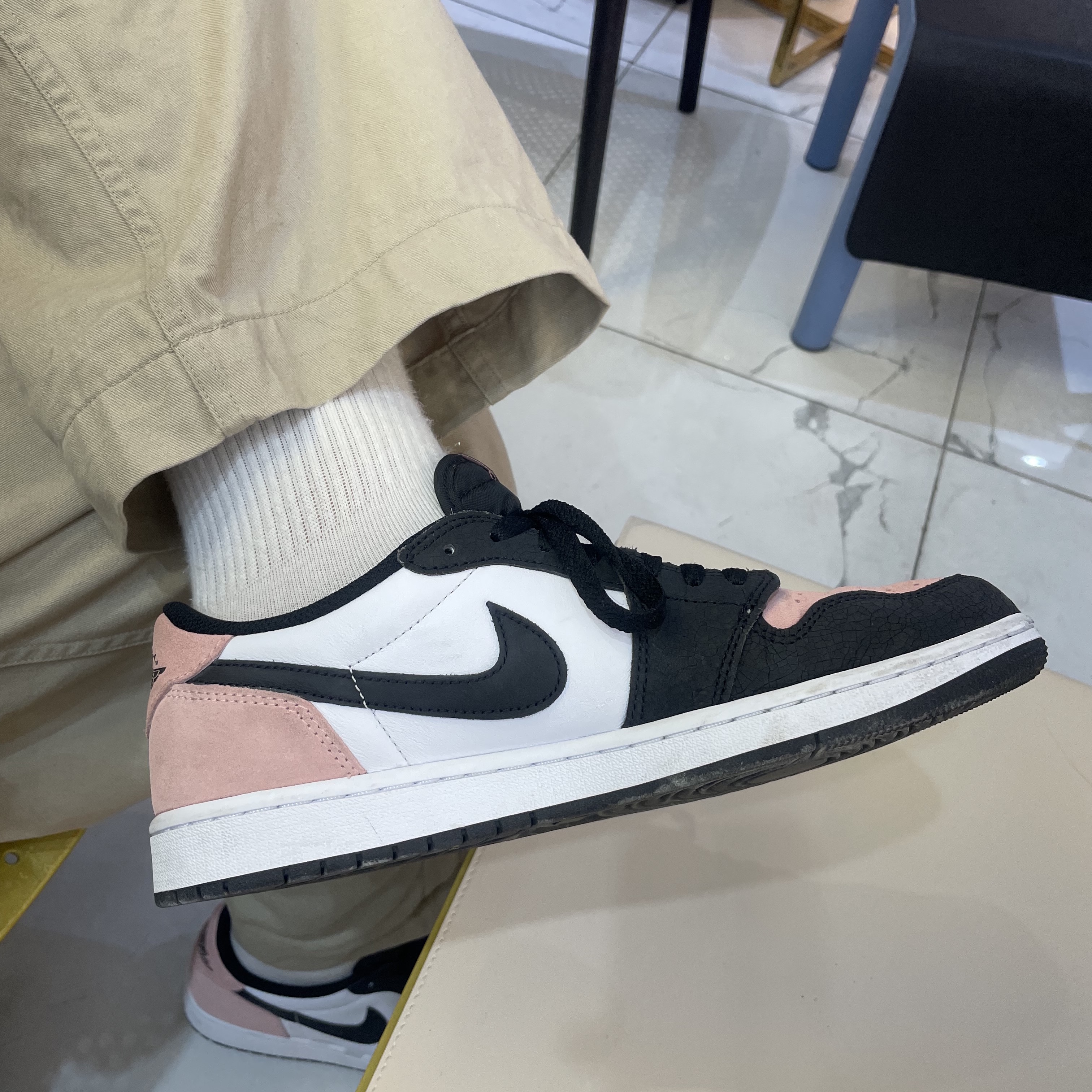 Jordan 1 Retro Low OG Bleached Coral 착용 스타일