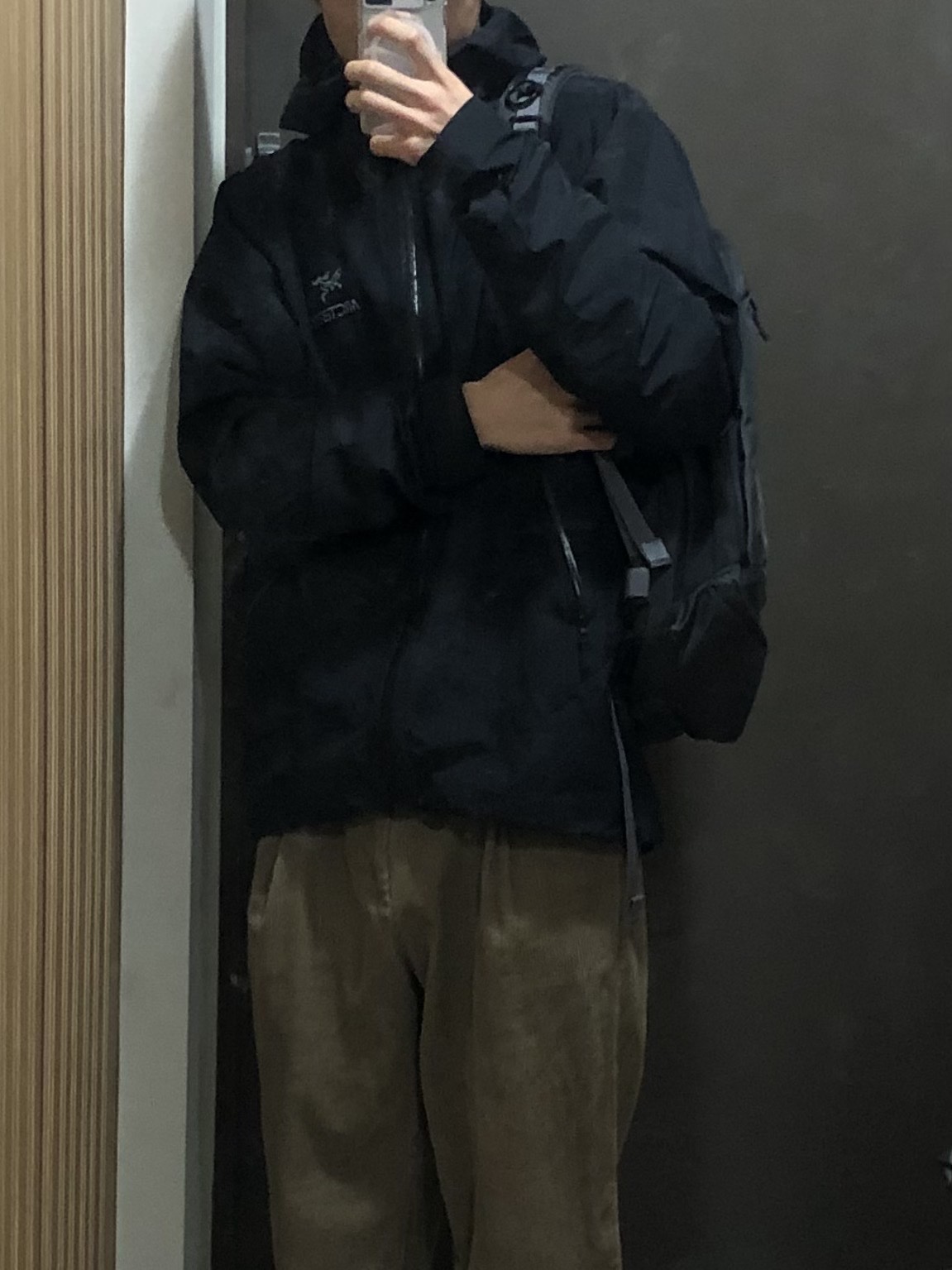 Arc'teryx Zeta SL Jacket Black, Arc'teryx Mantis 26 Backpack Pilot 착용 스타일
