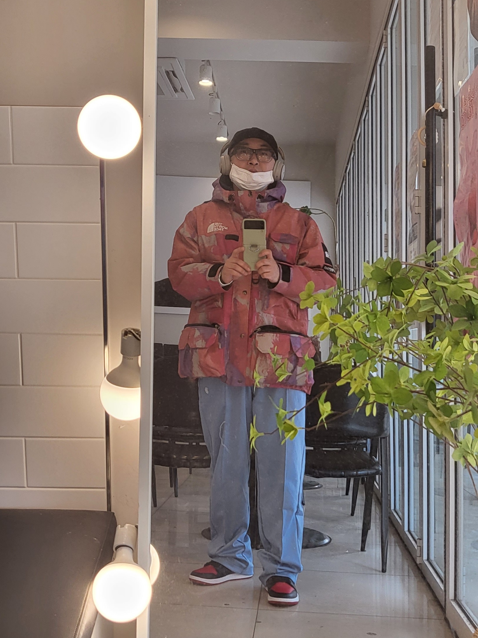 Supreme x The North Face Cargo Jacket Multi-Color - 20SS, Stussy Poly Track Pants Azure 착용 스타일 - 1