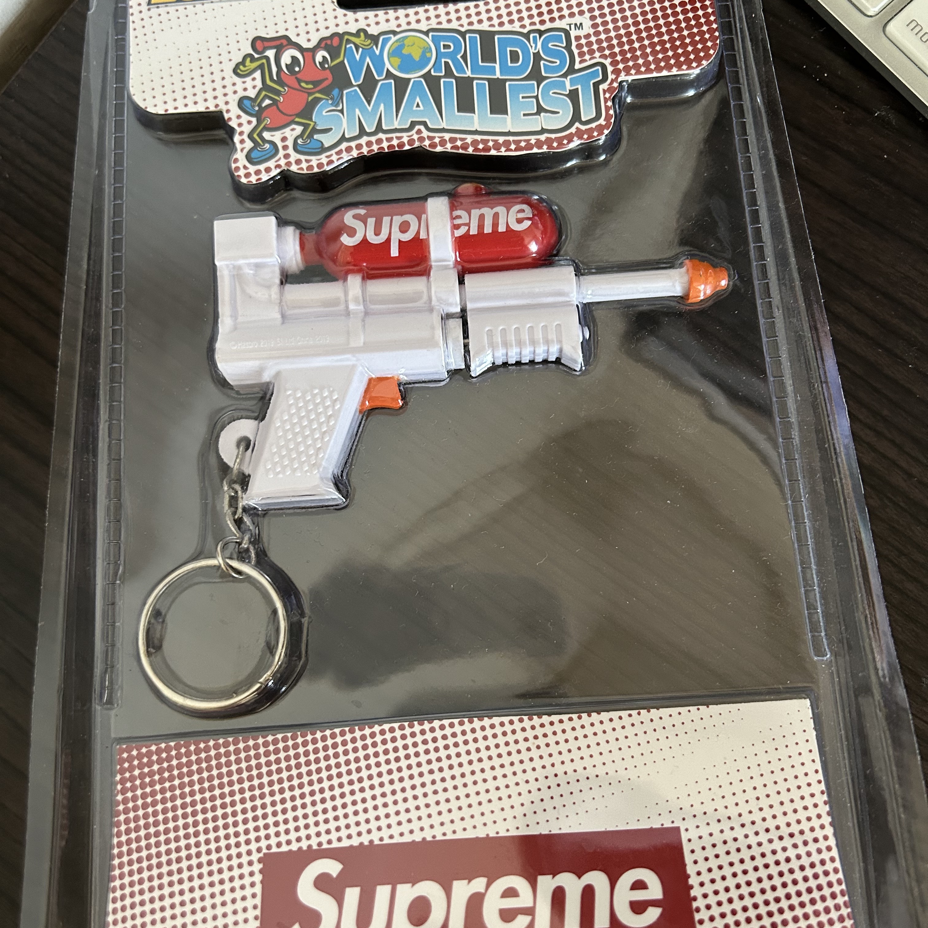Supreme x Super Soaker 50 Water Blaster Keychain White - 19SS 착용 스타일
