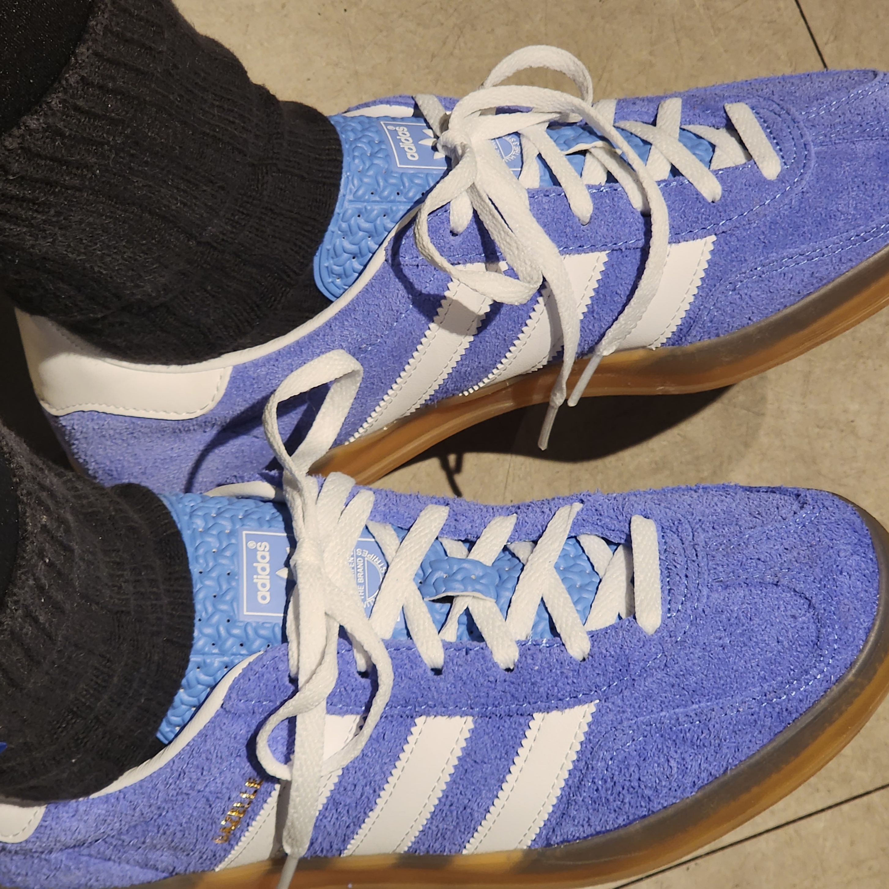 (W) Adidas Gazelle Indoor Blue Fusion Cloud White 착용 스타일 - 2