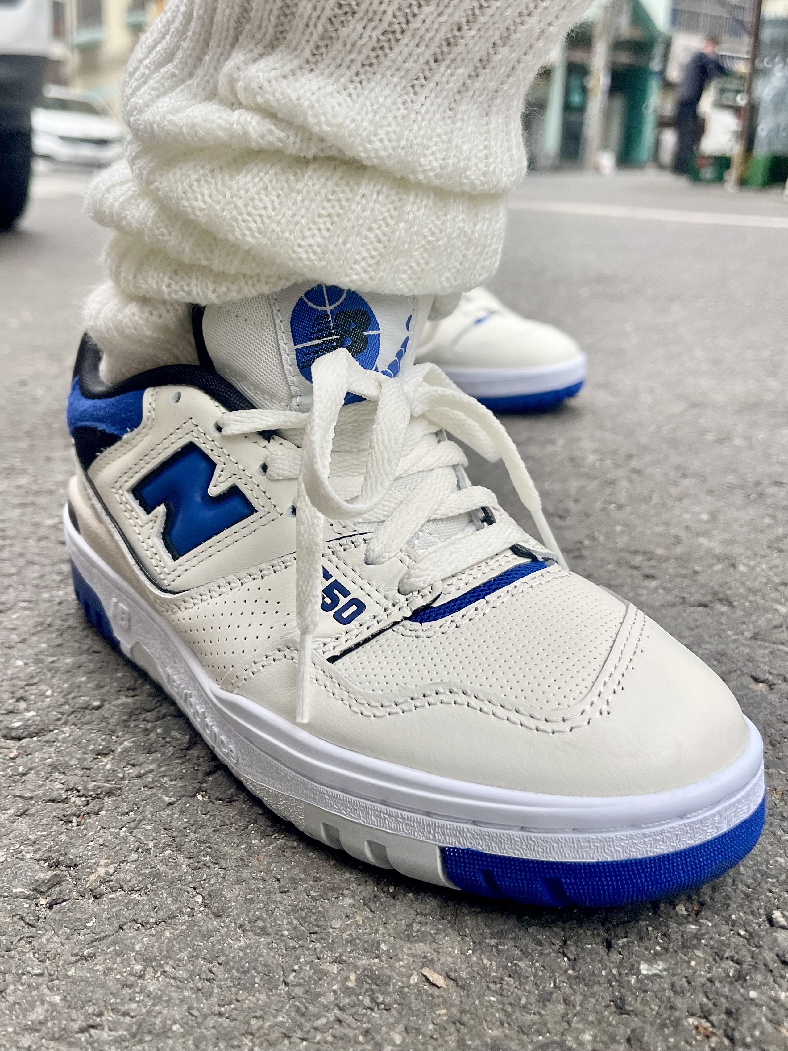 New Balance 550 Sea Salt Team Royal - D Standard 착용 스타일 - 5