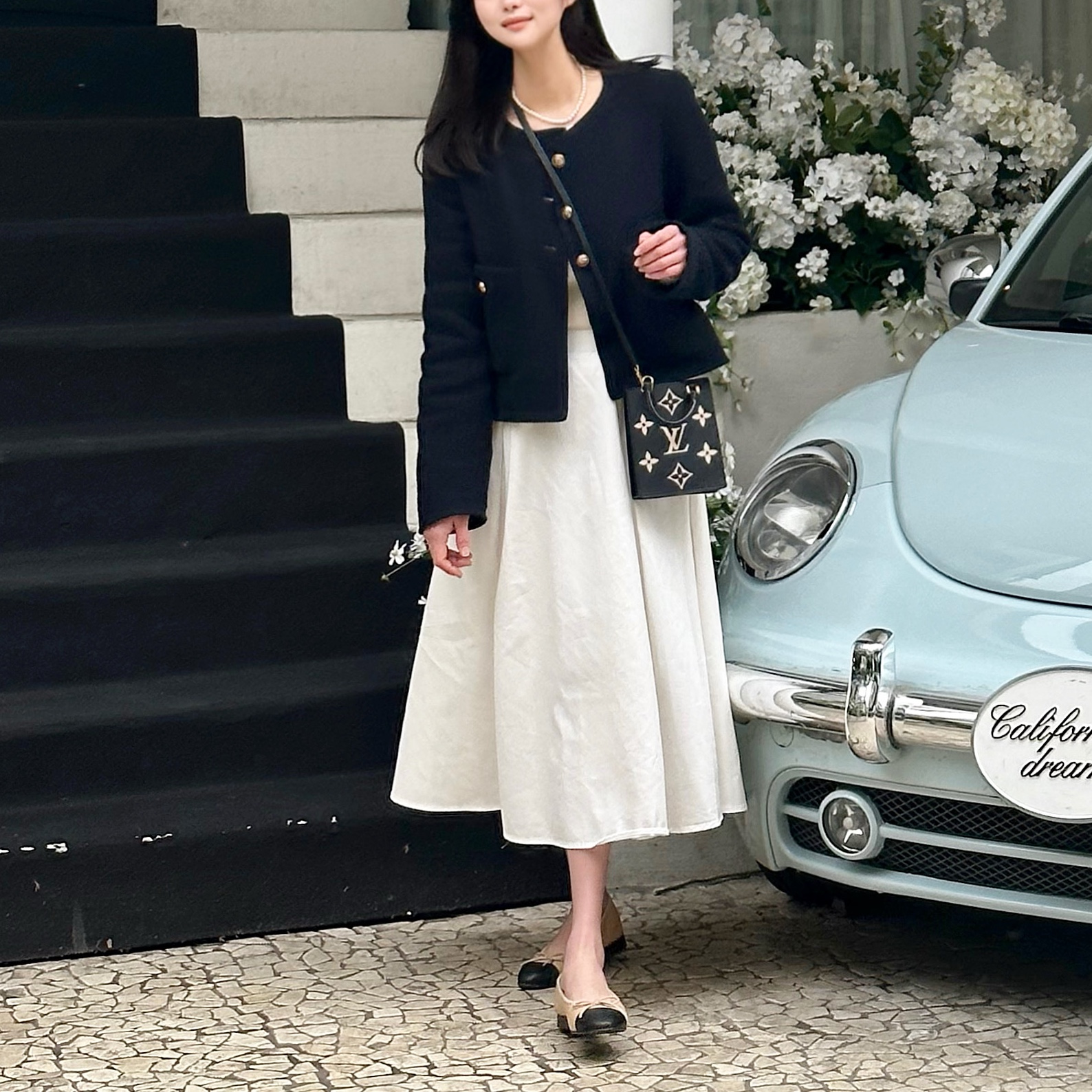 (W) Chanel Ballerina Flat Lambskin & Beige Black, Louis Vuitton Petit Sac Plat Monogram Empreinte Black 착용 스타일 - 3