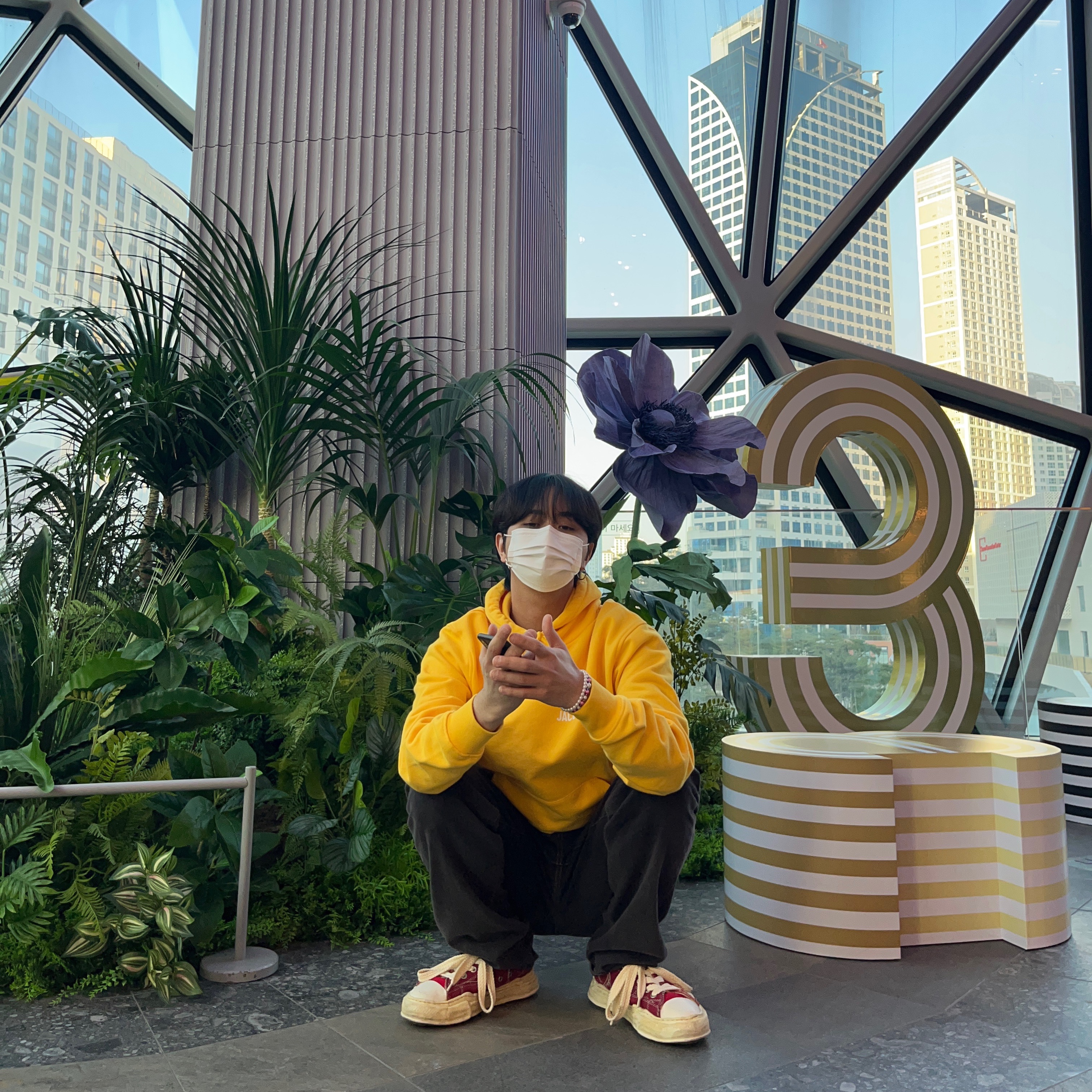 Maison Mihara Yasuhiro Peterson OG Sole OD Canvas Low-top Sneakers Red 착용 스타일 - 1