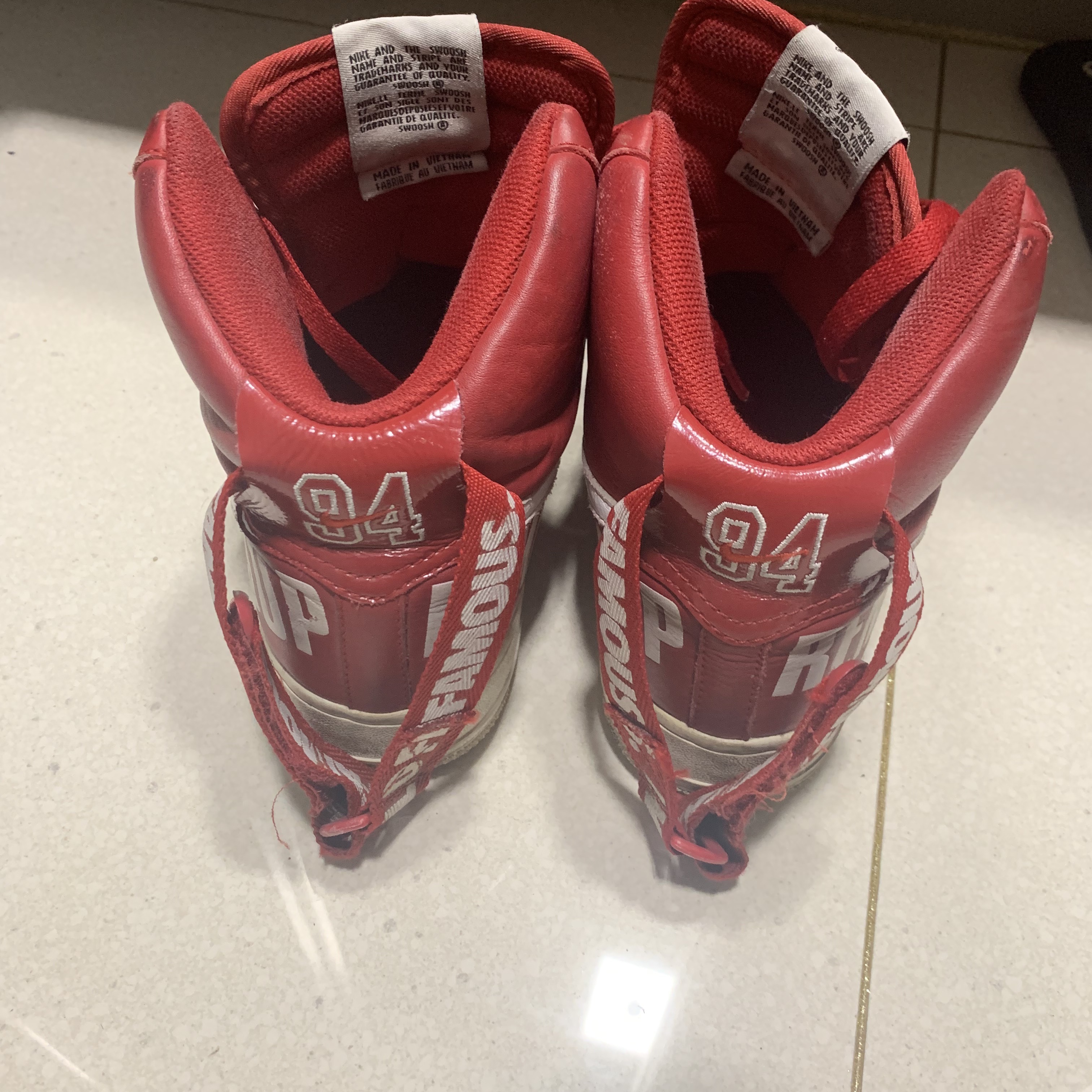 Nike x Supreme Air Force 1 High World Famous Red 착용 스타일 - 3