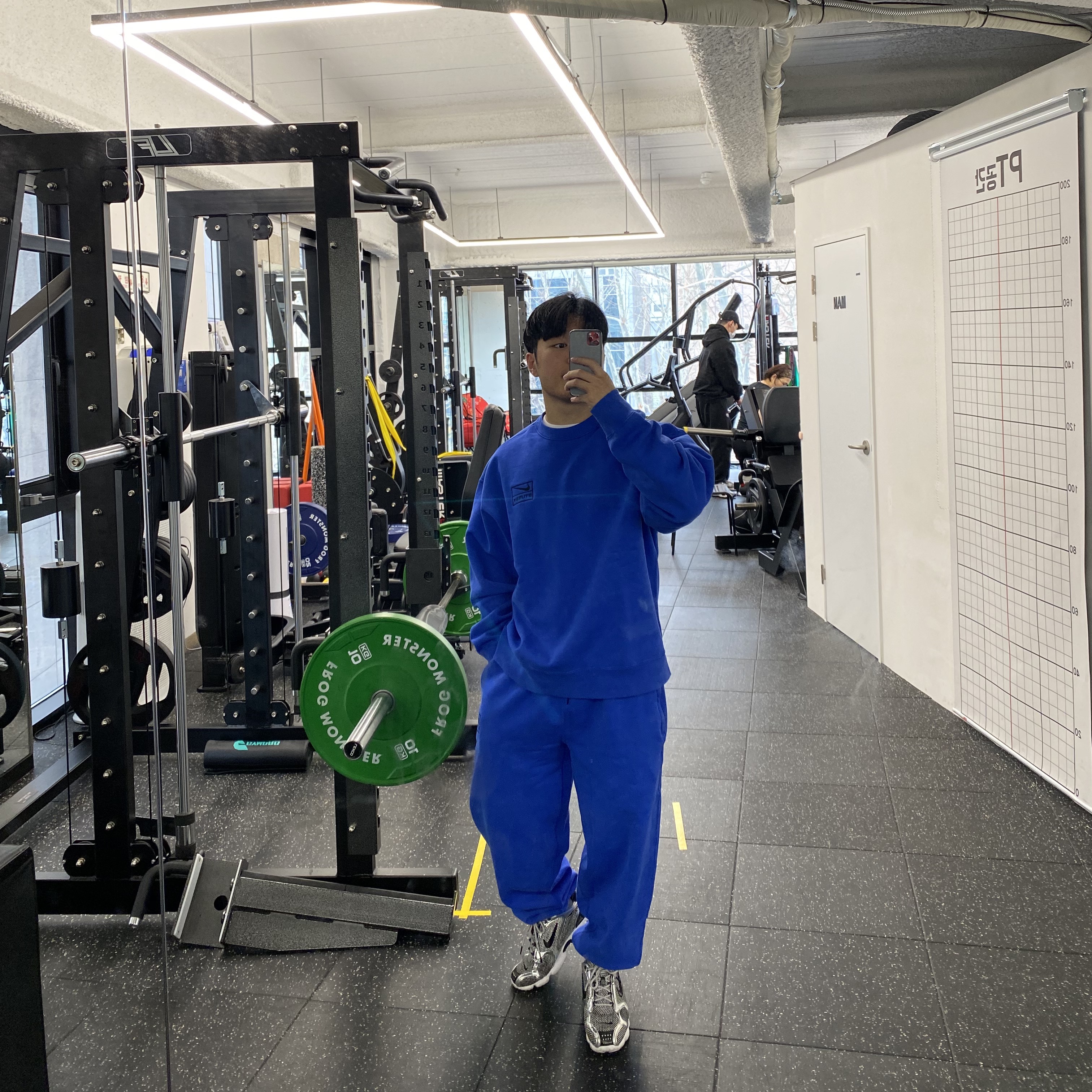 Nike x Stussy NRG Acid Washed Crewneck Game Royal (DR4024-480), Nike x Stussy NRG Acid Washed Fleece Pants Game Royal (DR4025-480) 착용 스타일 - 3