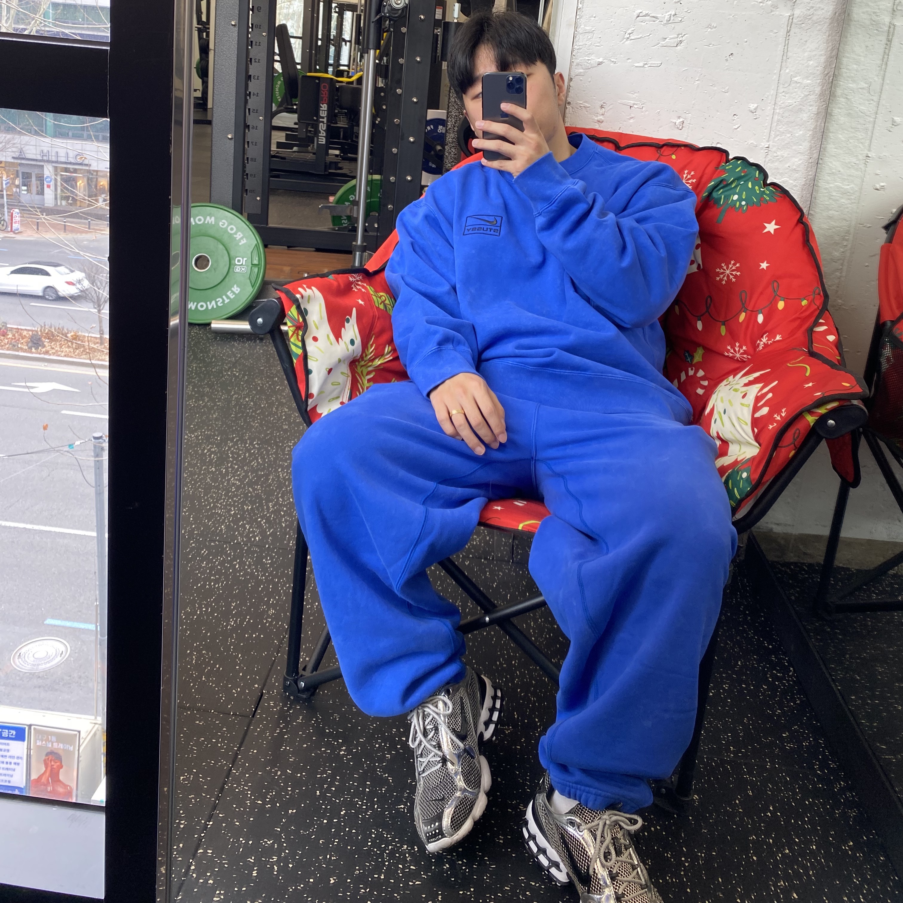Nike x Stussy NRG Acid Washed Crewneck Game Royal (DR4024-480), Nike x Stussy NRG Acid Washed Fleece Pants Game Royal (DR4025-480) 착용 스타일 - 1