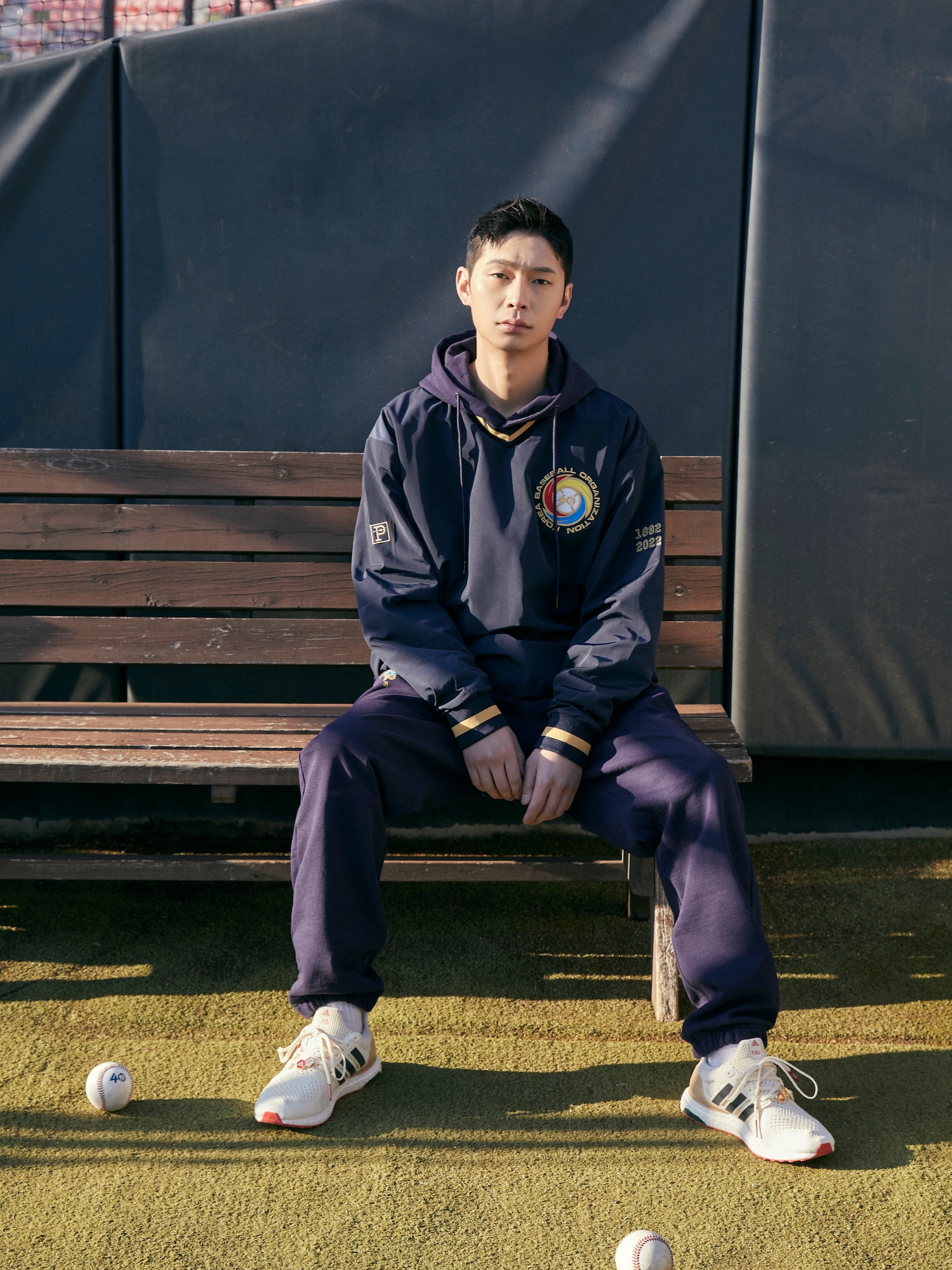 [KREAM 단독] Over The Pitch x KBO The 40th Anniversary Character Logo Regular Fit Hoodie Navy, [KREAM 단독] Over The Pitch x KBO The 40th Anniversary Woven Sweat Top Navy 착용 스타일