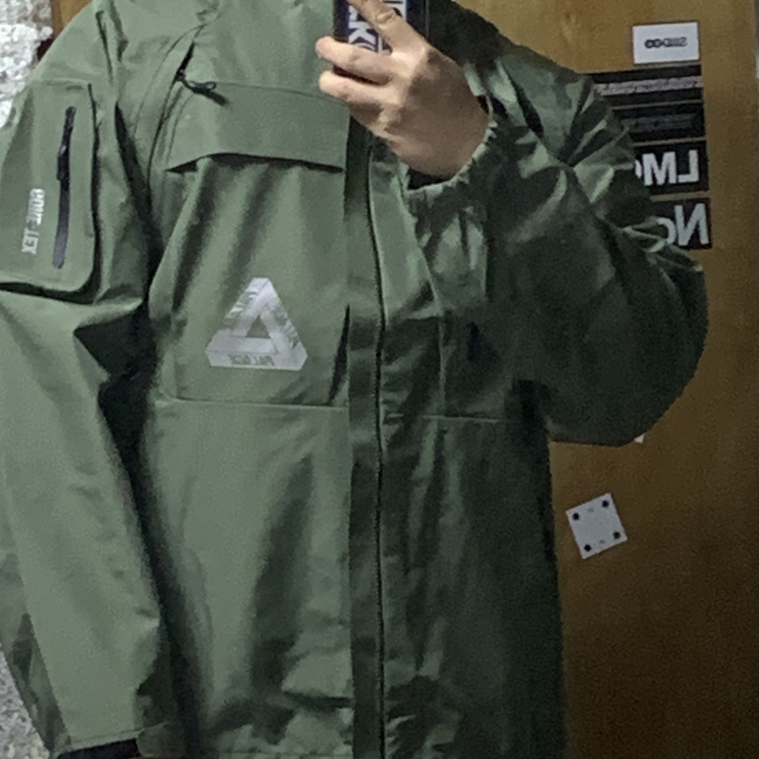 Palace Gore-Tex Cargo Jacket Olive - 23SS 착용 스타일 - 3