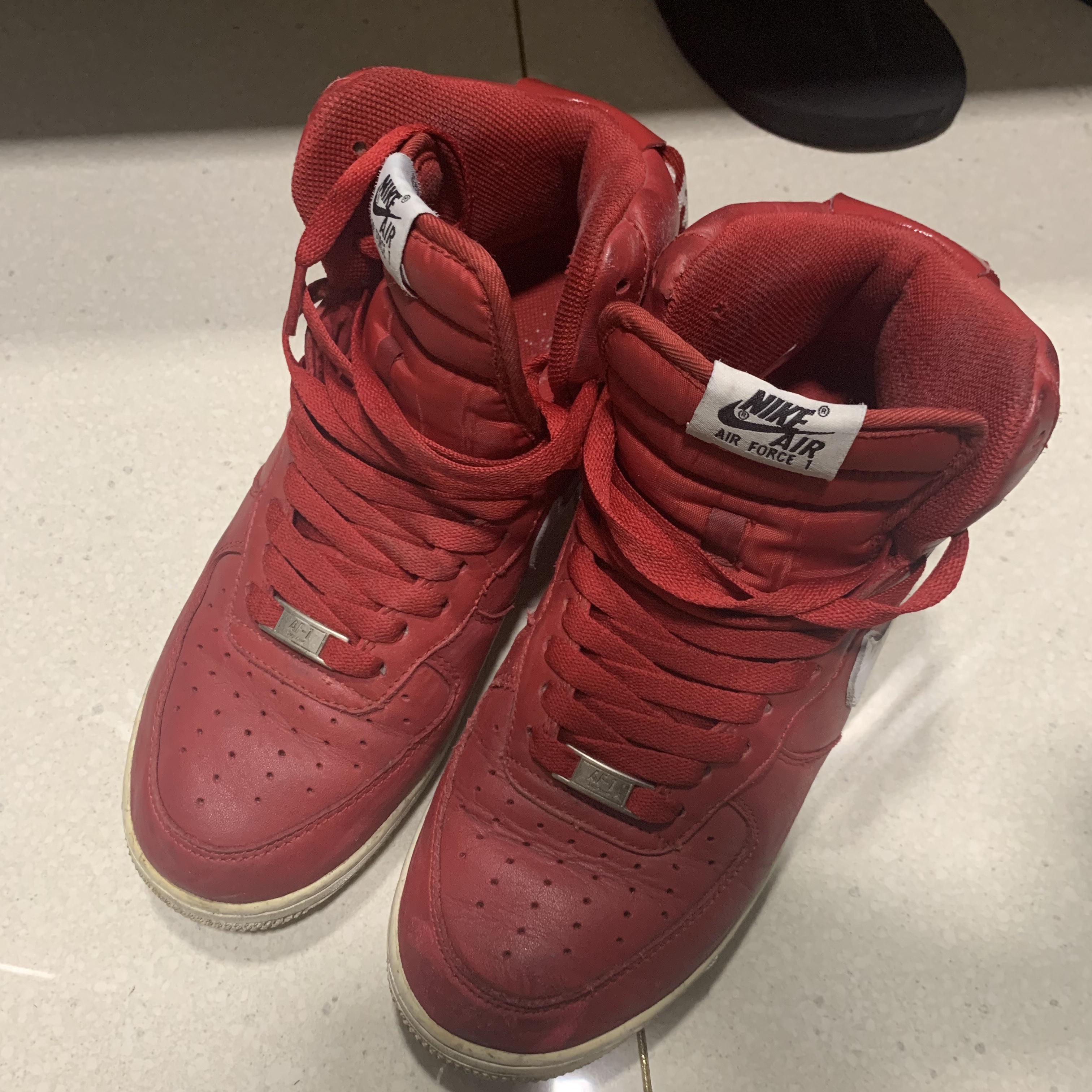 Nike x Supreme Air Force 1 High World Famous Red 착용 스타일 - 1