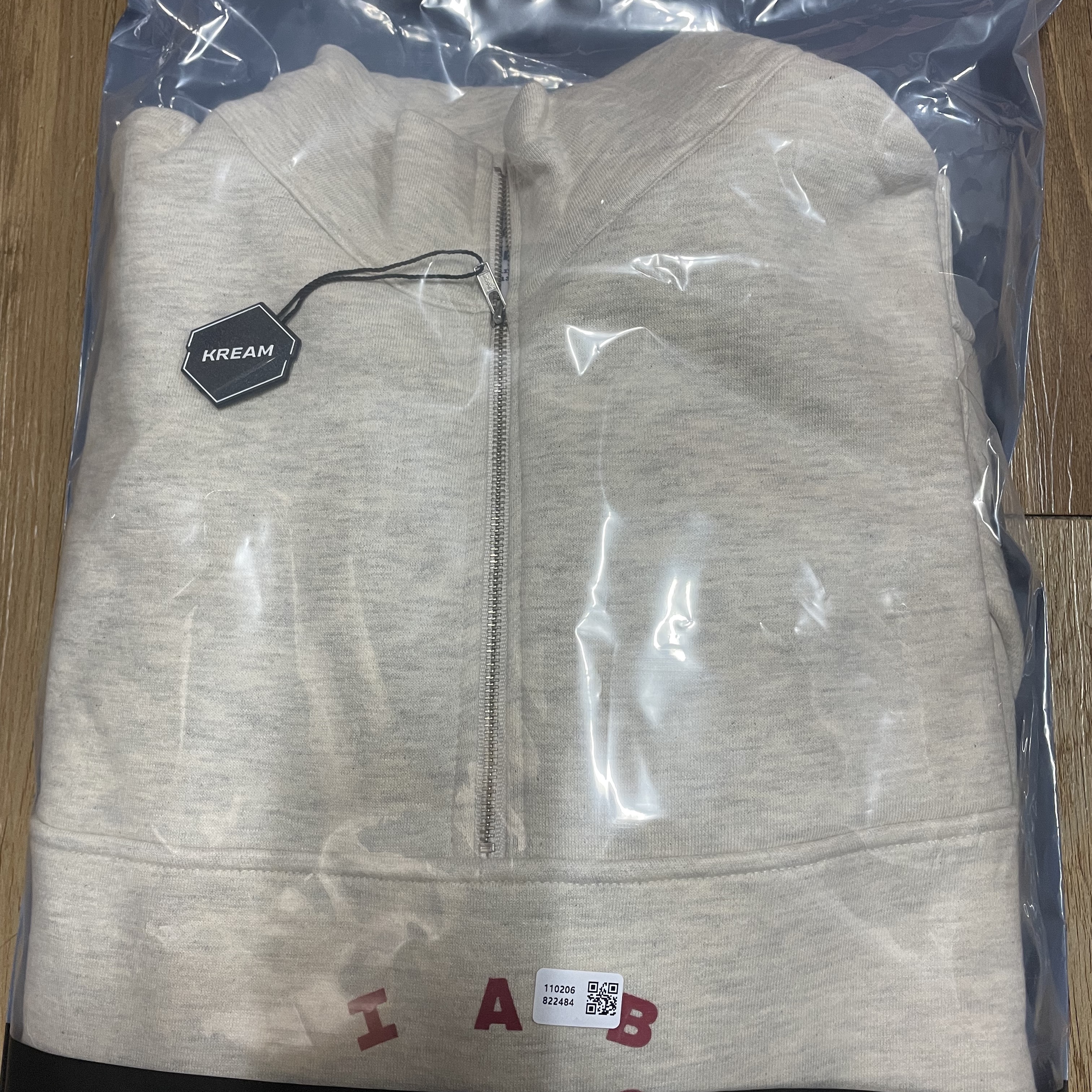 IAB Studio Half Zip-Up Oatmeal Burgundy 착용 스타일 - 1