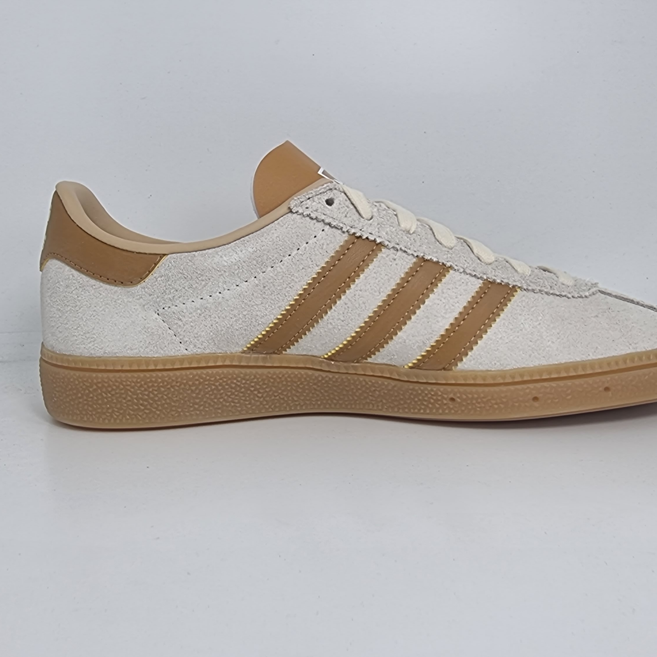 Adidas City Series Munchen Cream White Mesa 착용 스타일 - 2