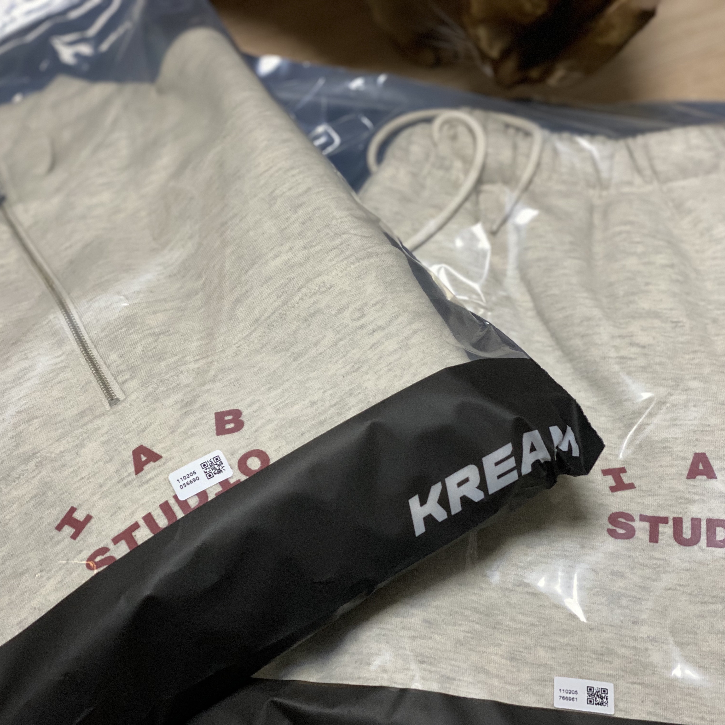 IAB Studio Half Zip-Up Oatmeal Burgundy, IAB Studio Sweatpants Oatmeal Burgundy - 23SS 착용 스타일